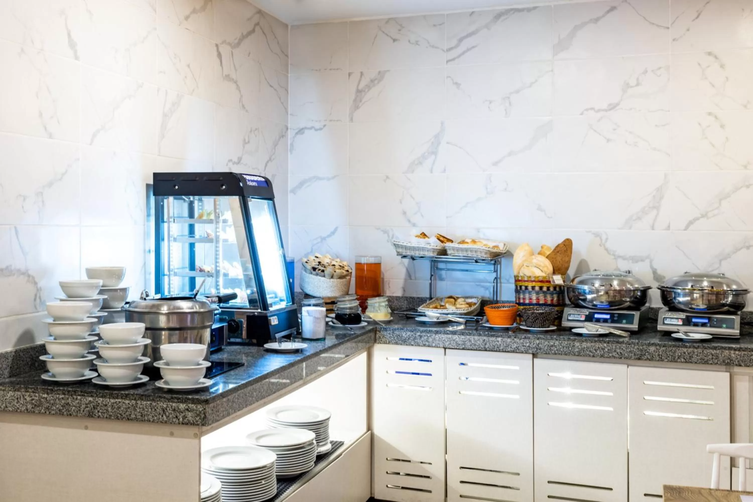 Breakfast in Holiday Inn Express - Cartagena Bocagrande by IHG