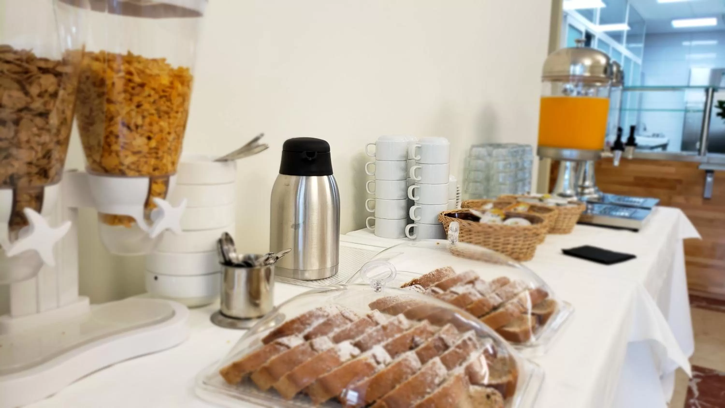 Dining area in Mervin Hotel
