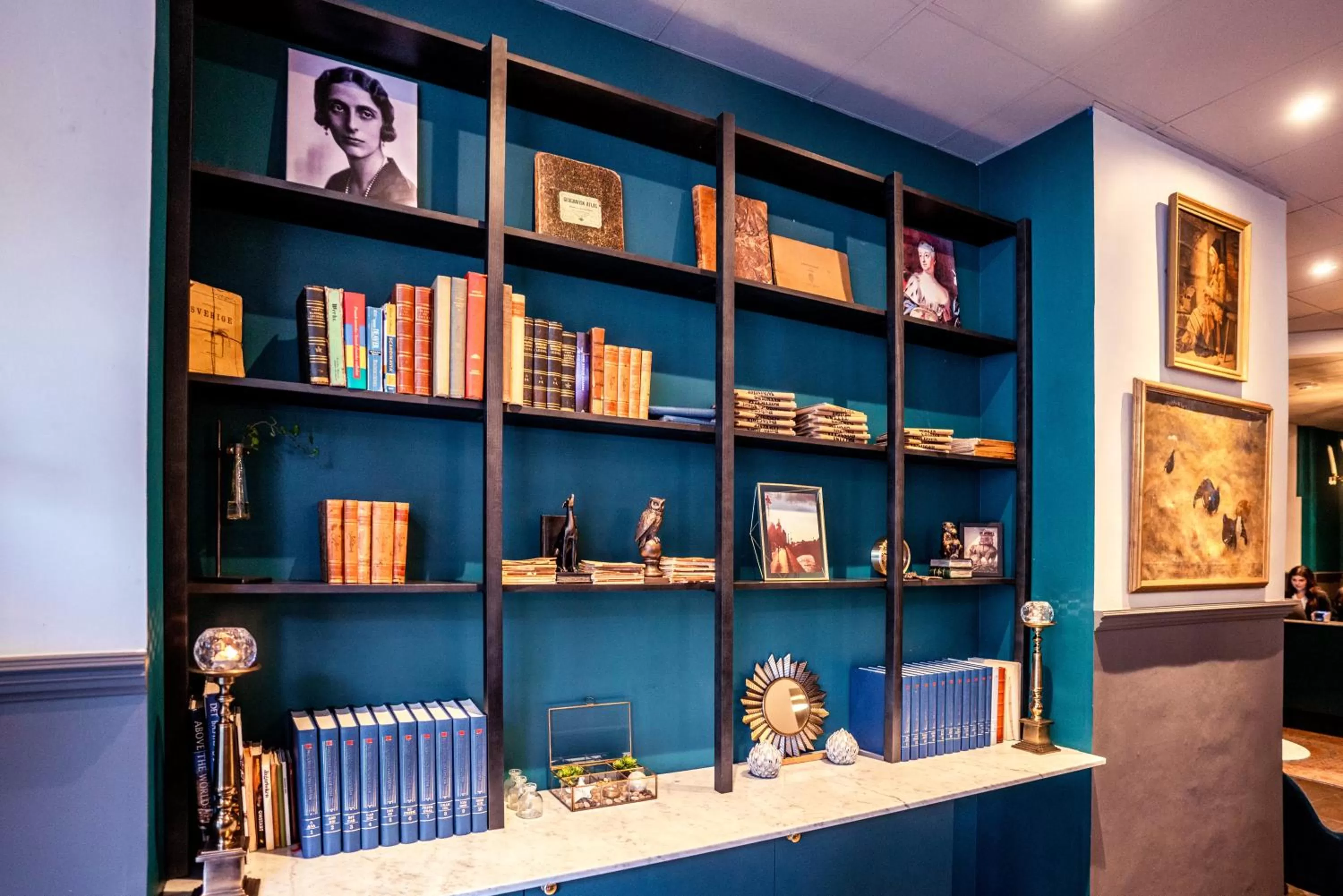 Lobby or reception in Queen's Hotel by First Hotels