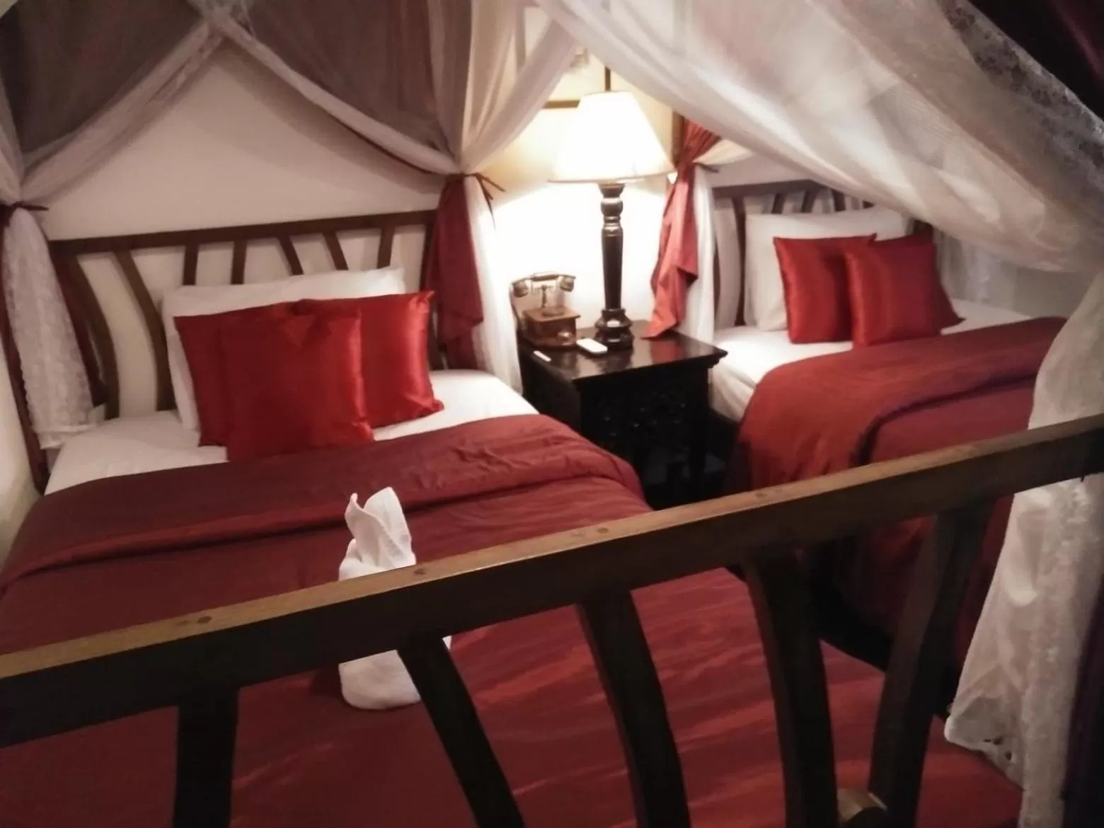 Bed in Tri Yaan Na Ros Colonial House