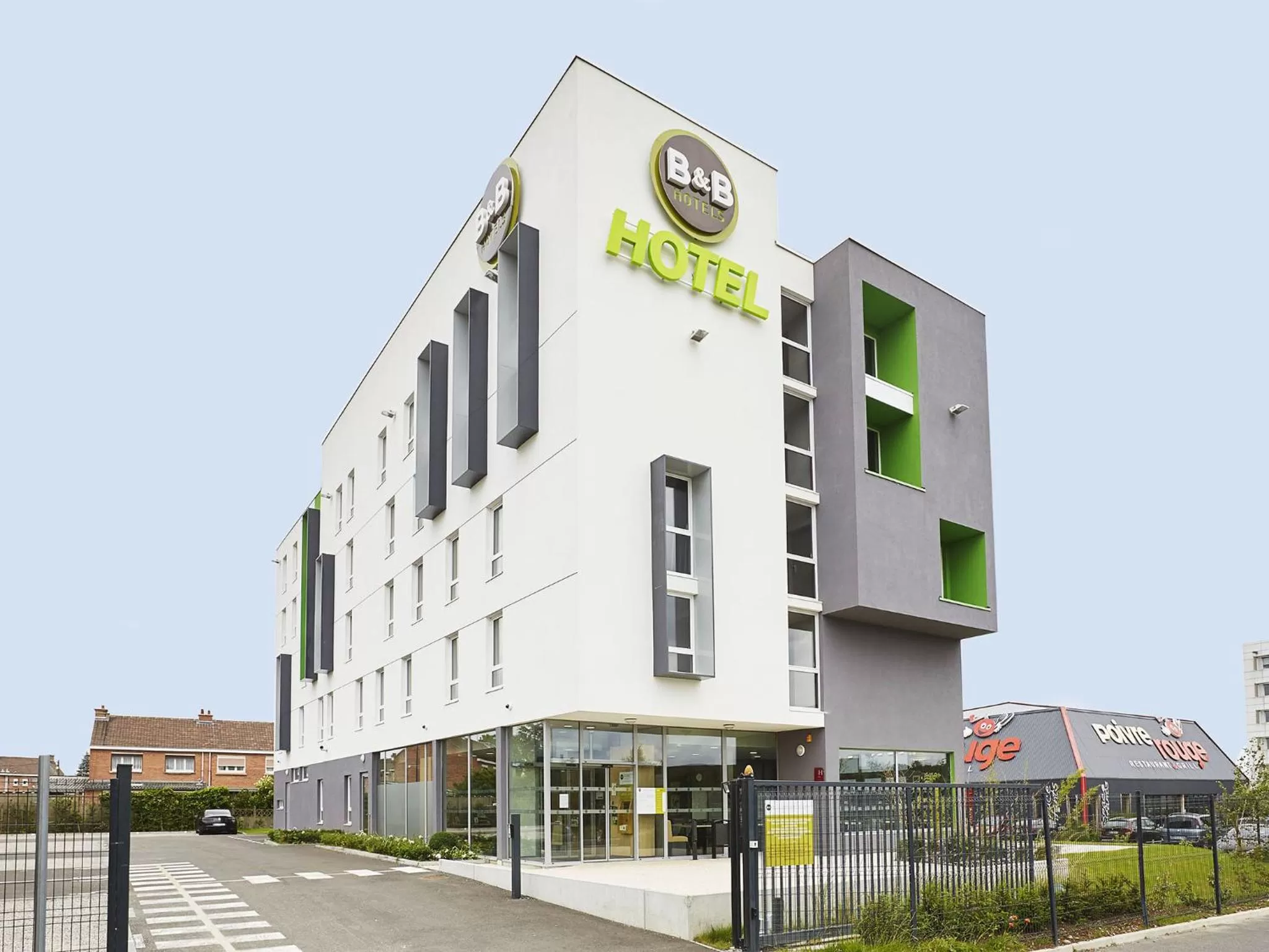 Facade/entrance in B&B HOTEL Lens Musée Du Louvre