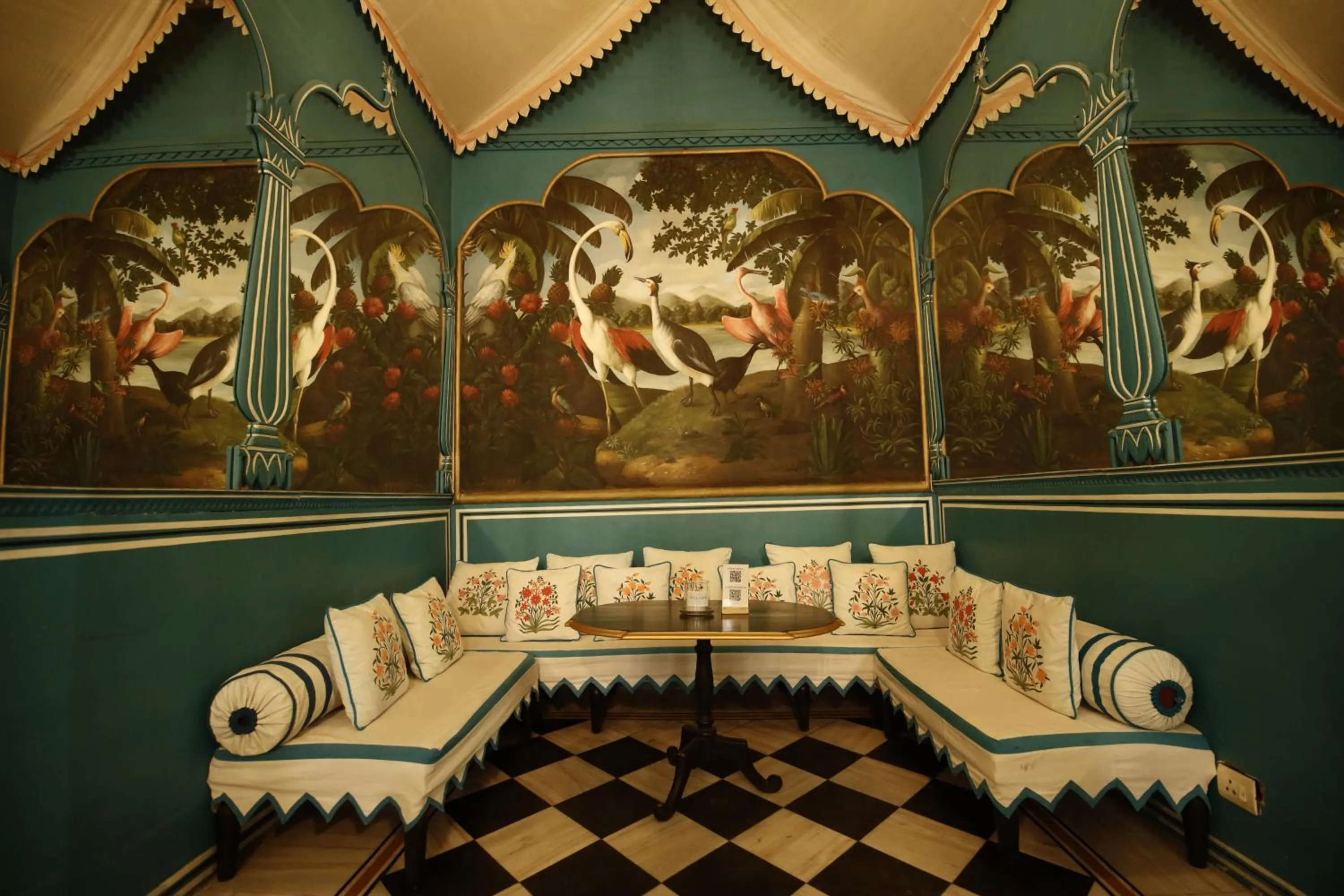 Restaurant/places to eat in Hotel Narain Niwas Palace