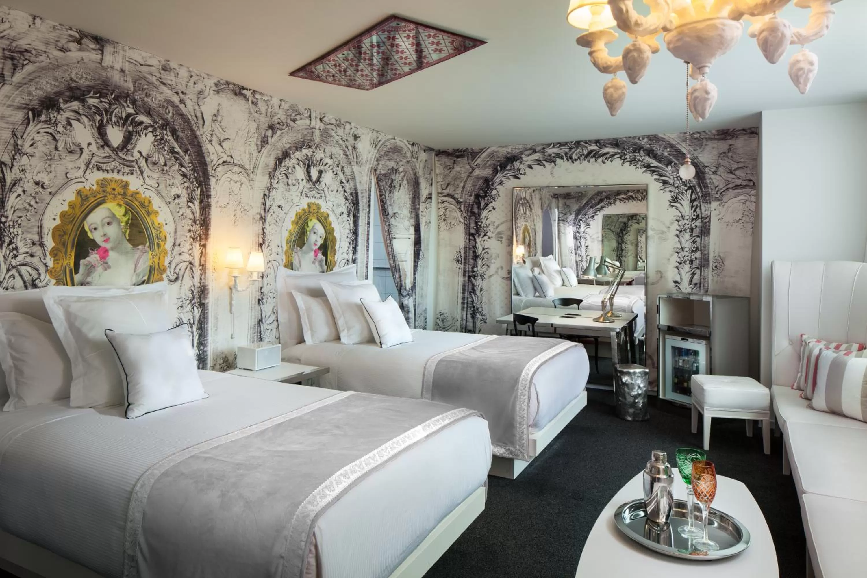 Photo of the whole room, Bed in SAHARA Las Vegas