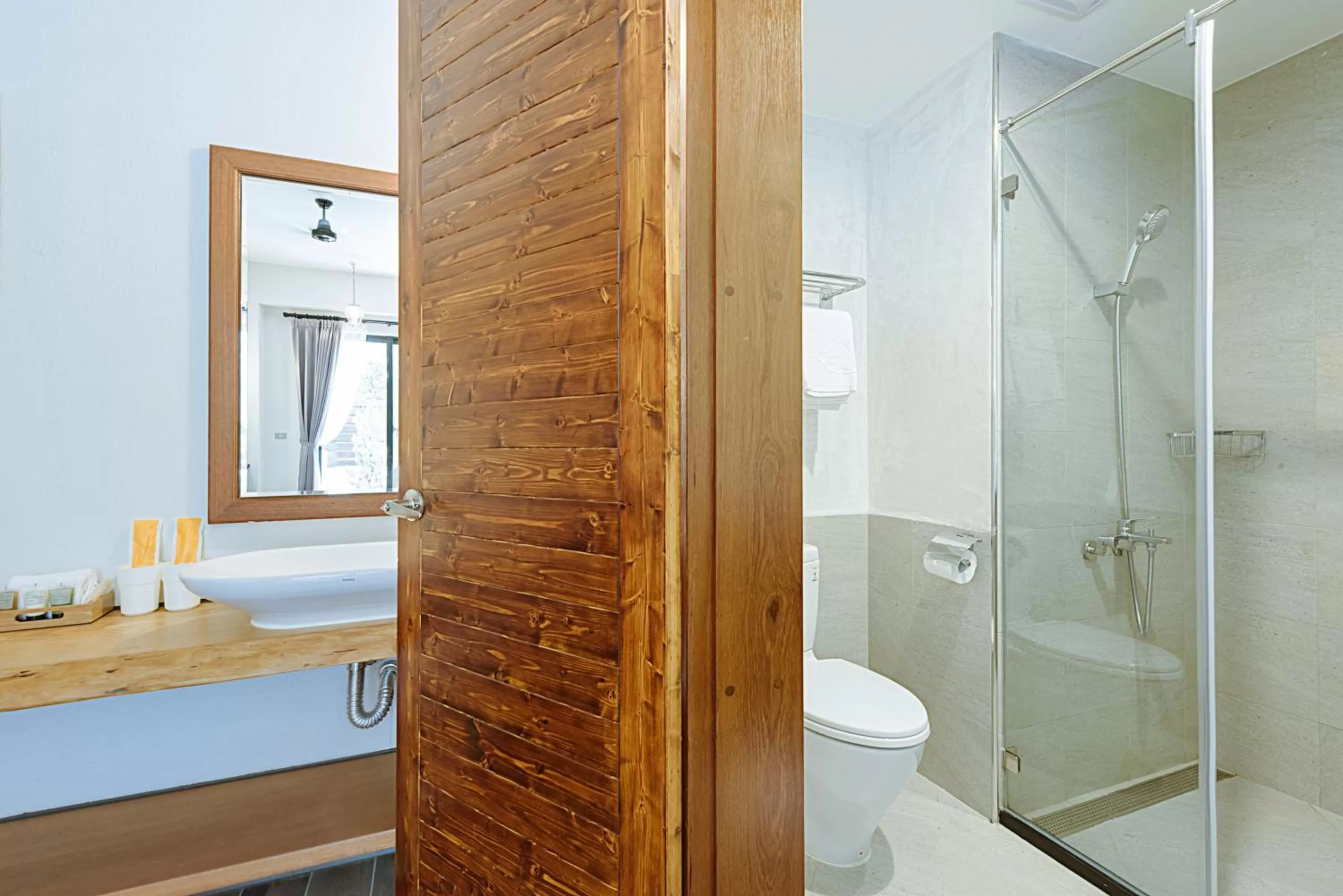 Shower in Chillax Inn B&B 恆春鬆塊民宿
