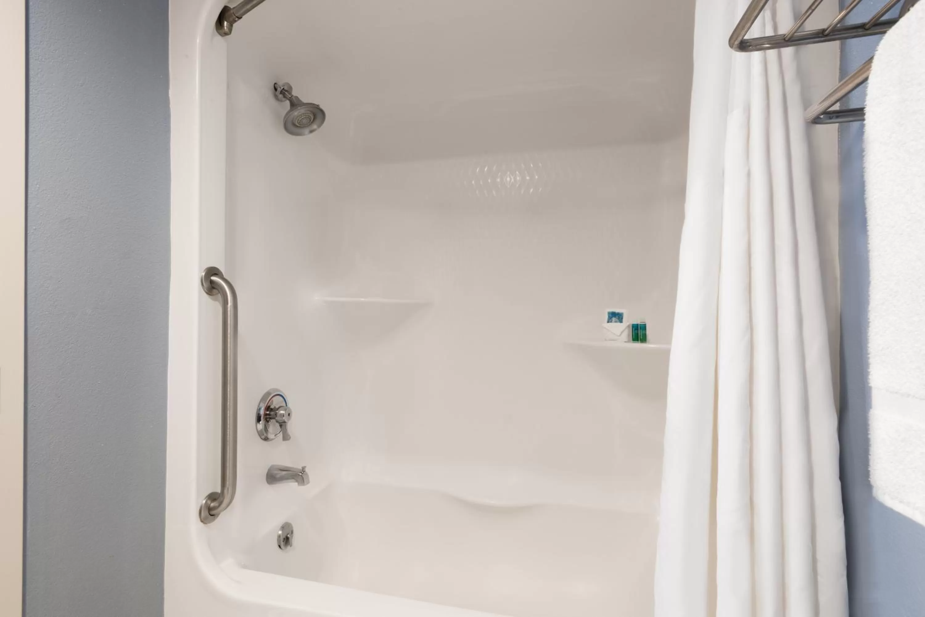 Bathroom in Holiday Inn Express Cambridge by IHG