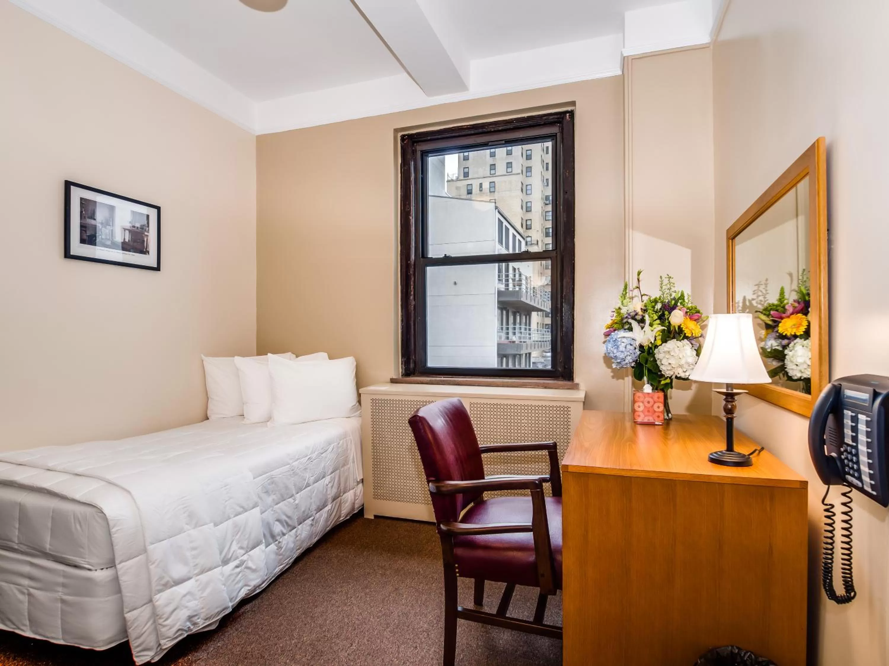 Bedroom, Bed in Leo House