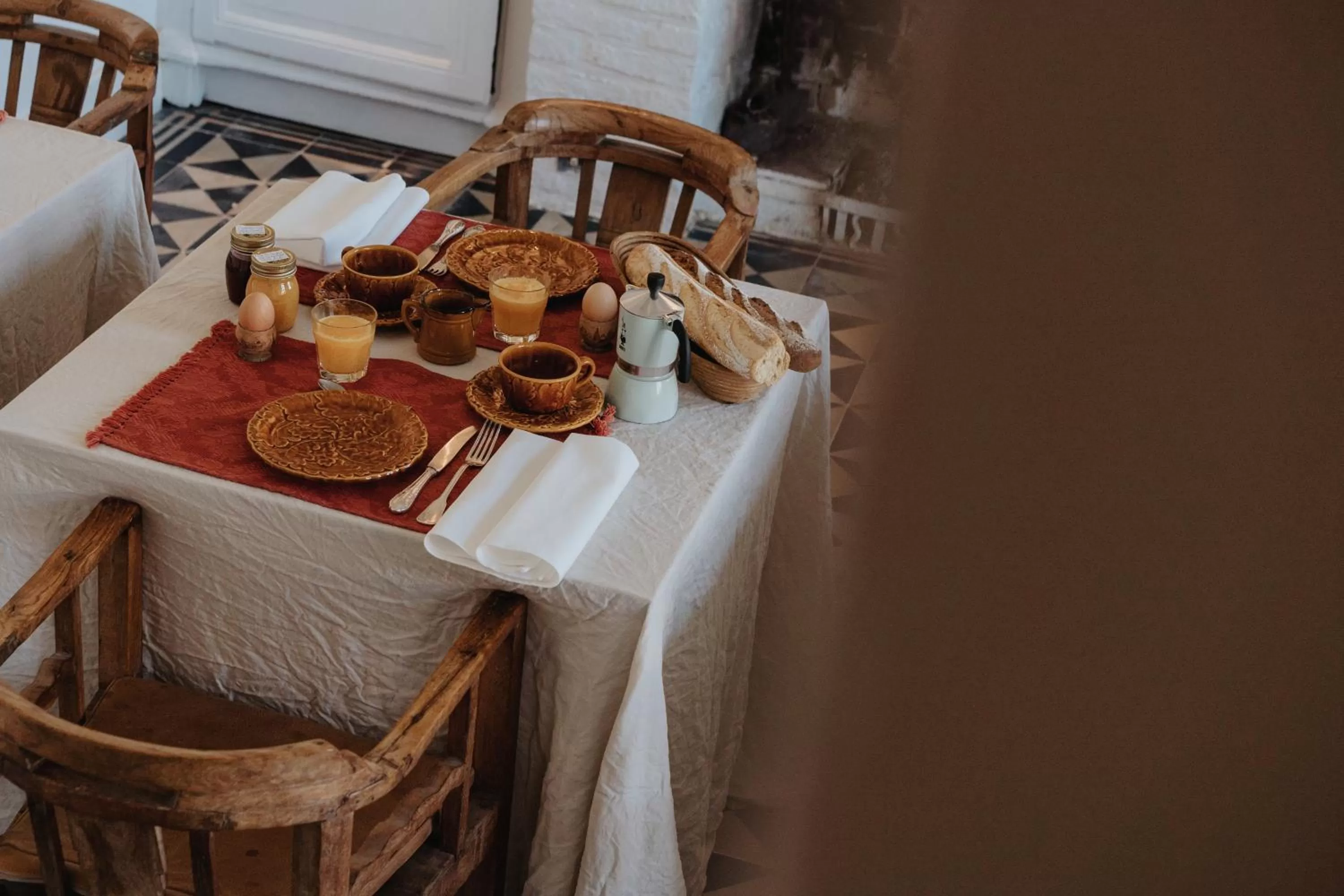 Breakfast in Amitié