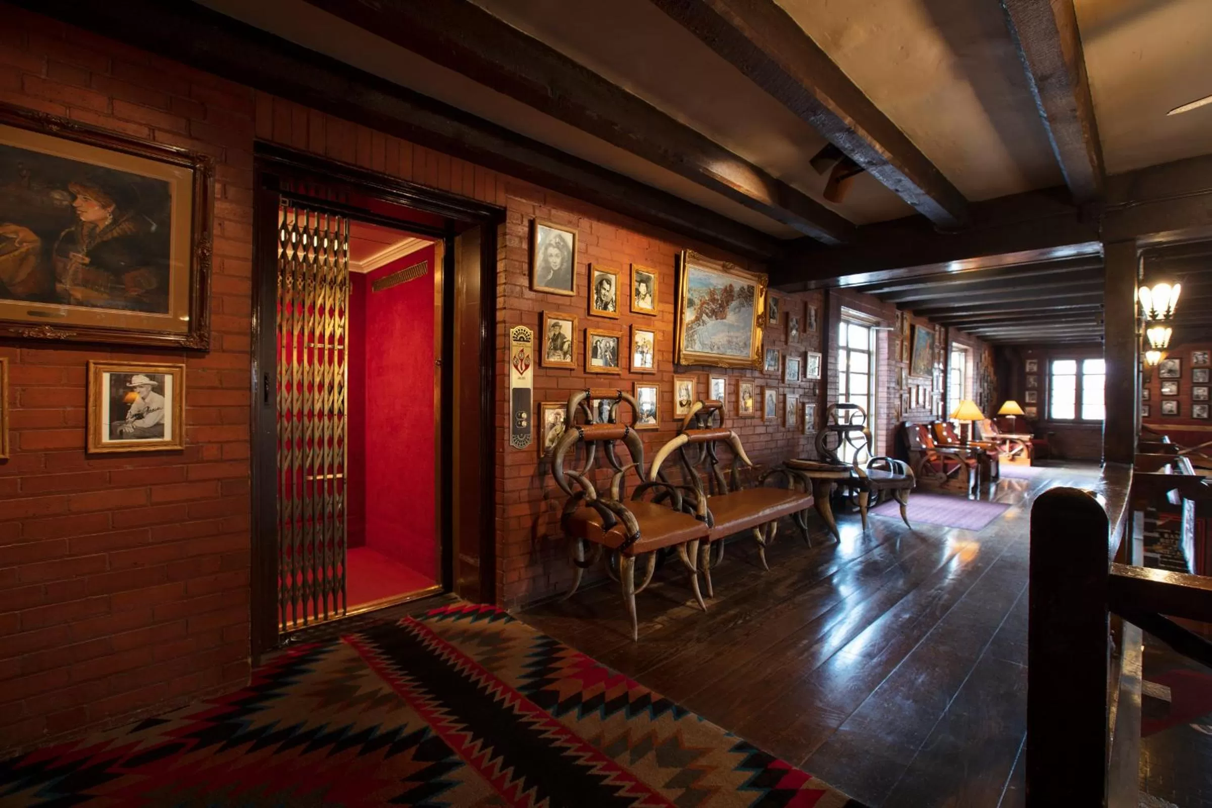 elevator in Hotel El Rancho