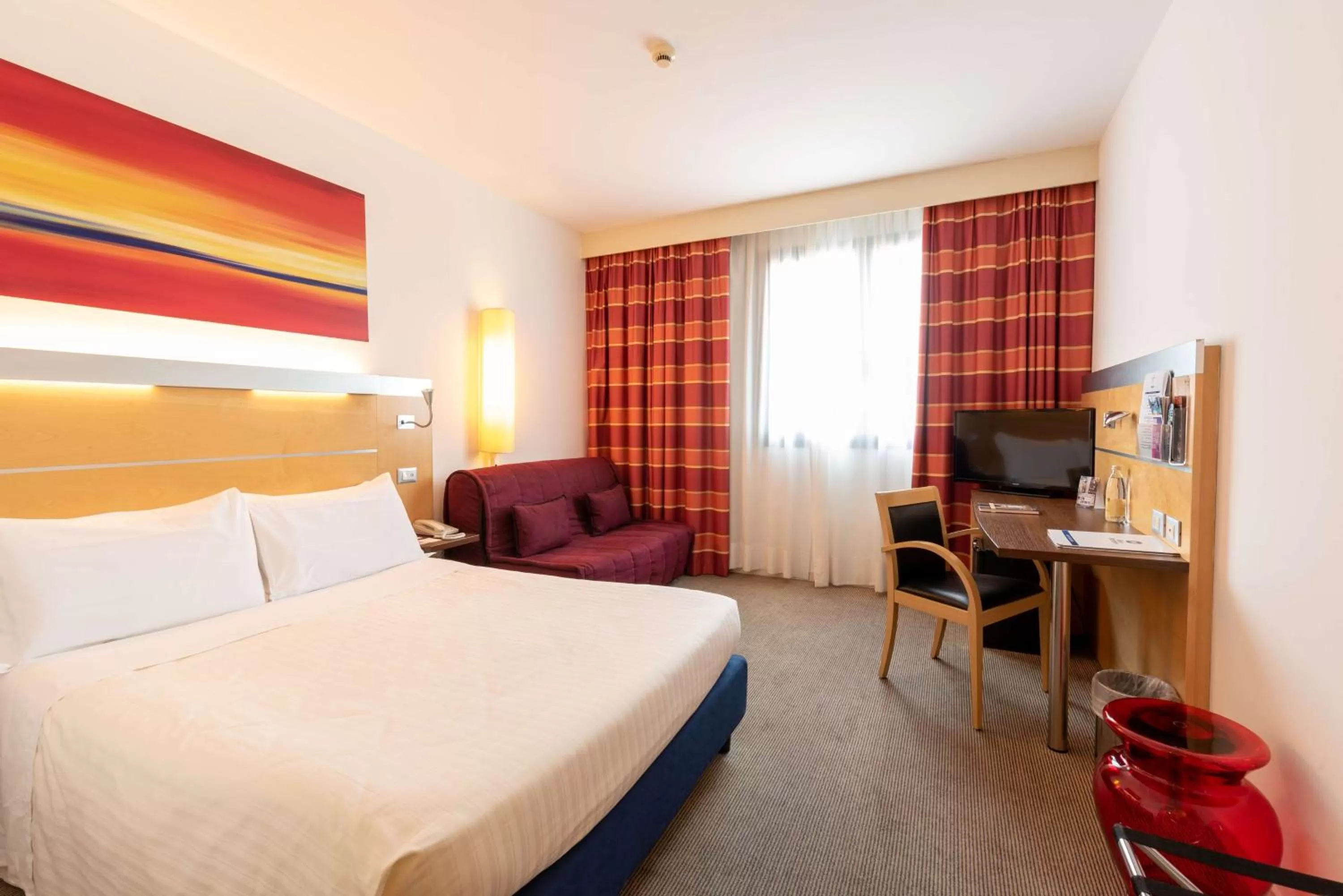 Bedroom, Bed in Best Western Palace Inn Hotel