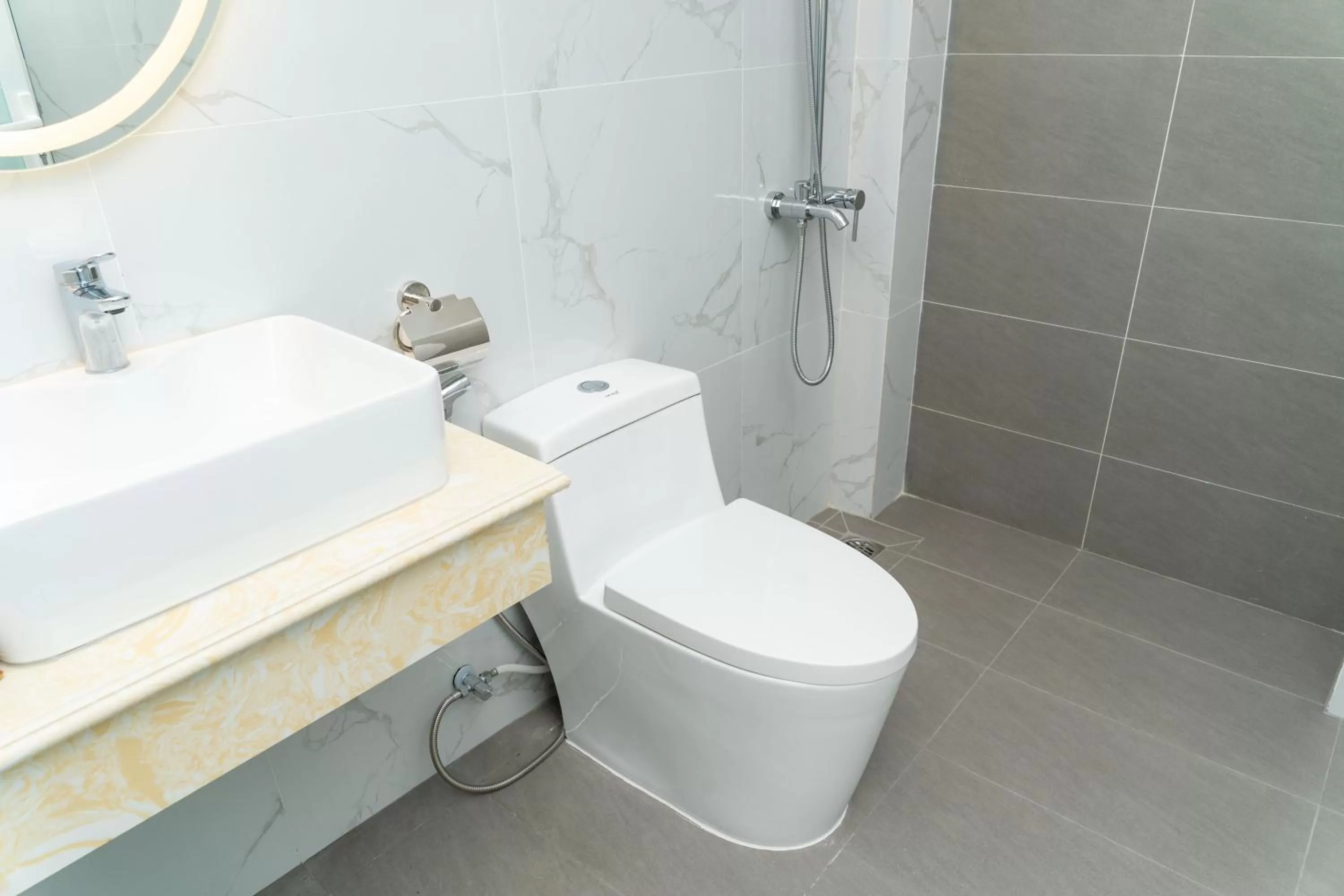 Bathroom in Sun Hill Hotel