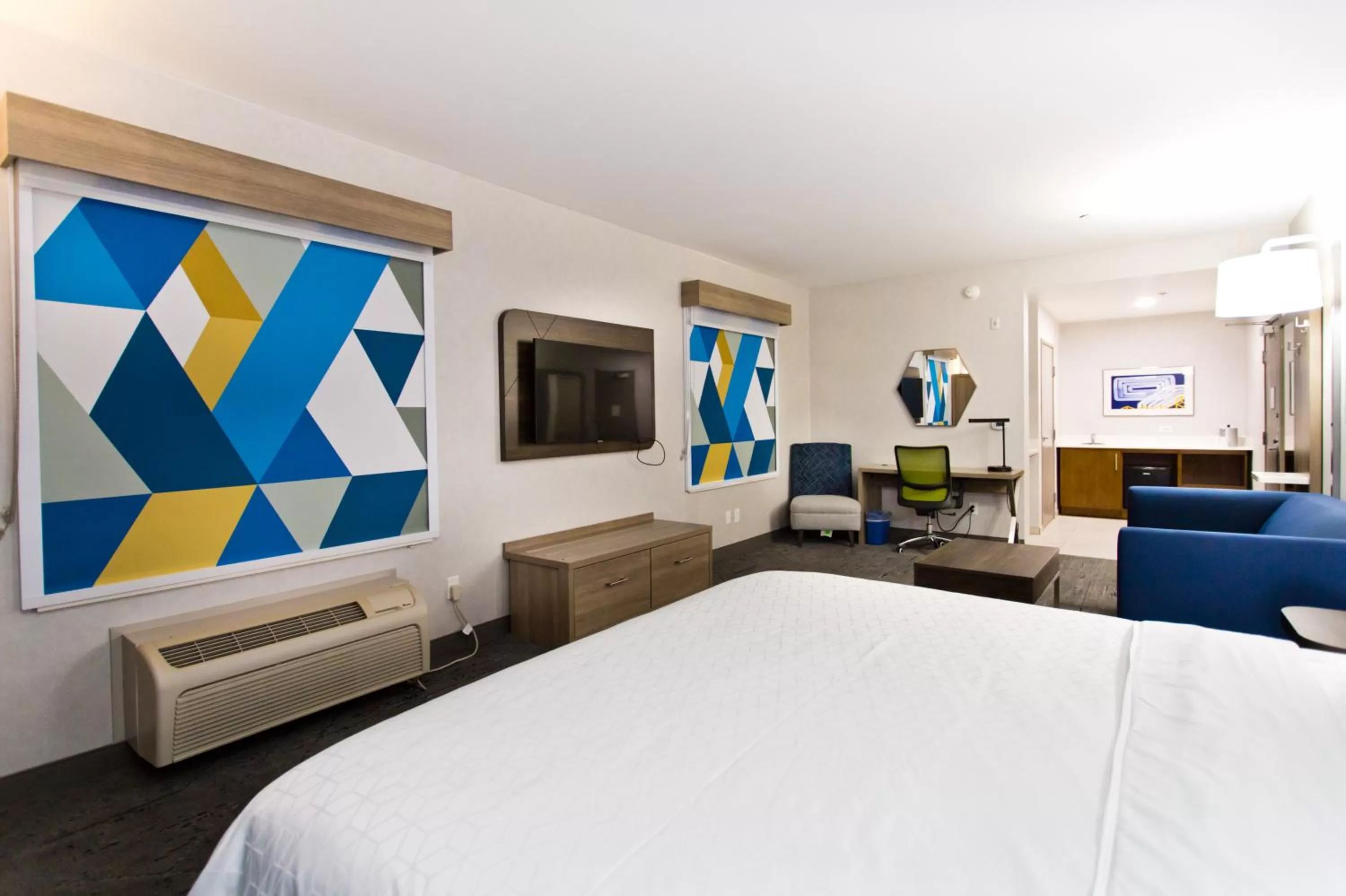 Bedroom, Bed in Holiday Inn Express & Suites Sacramento NE Cal Expo by IHG