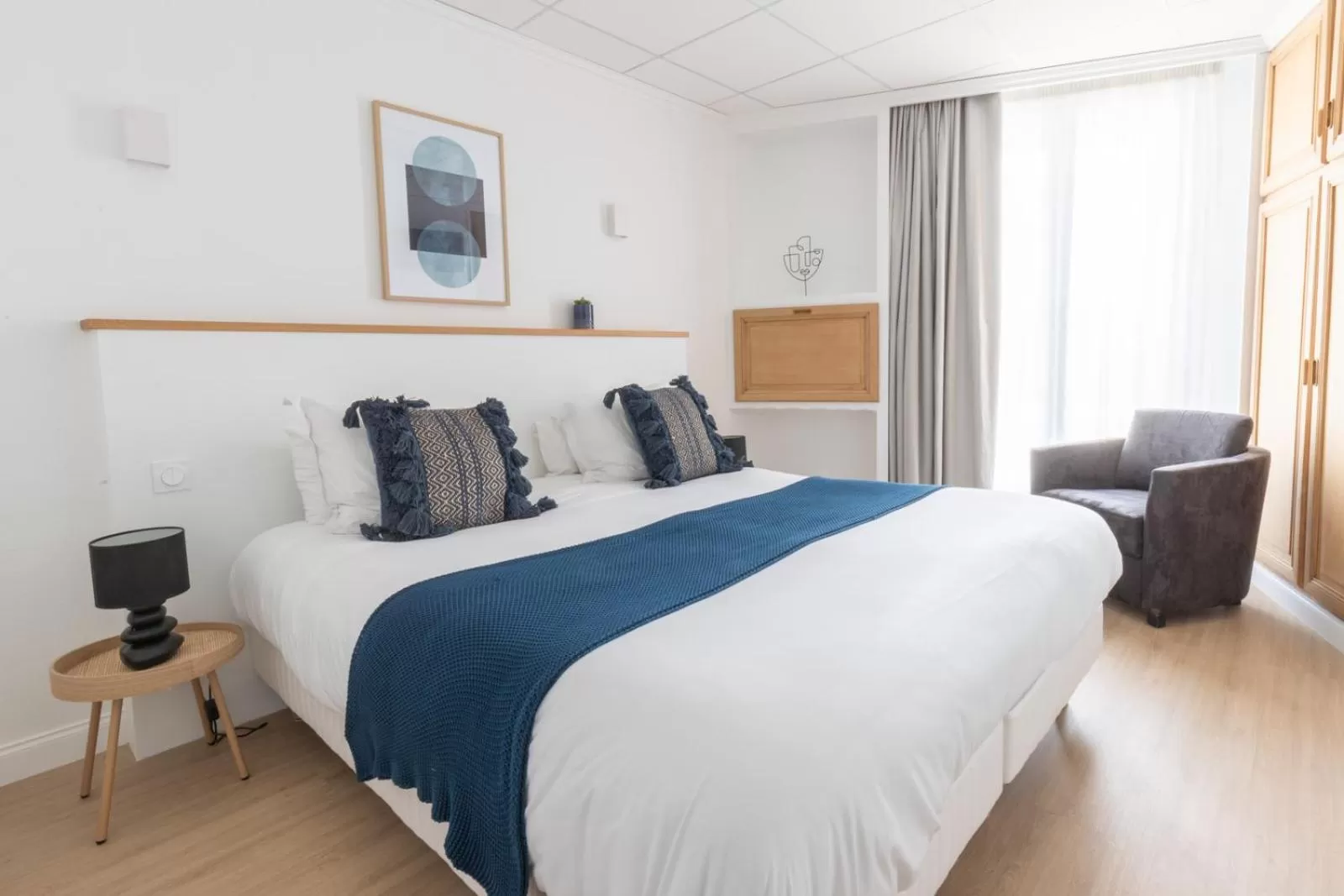 Bedroom, Bed in Hôtel Porte Mars Reims Gare Centre Arena