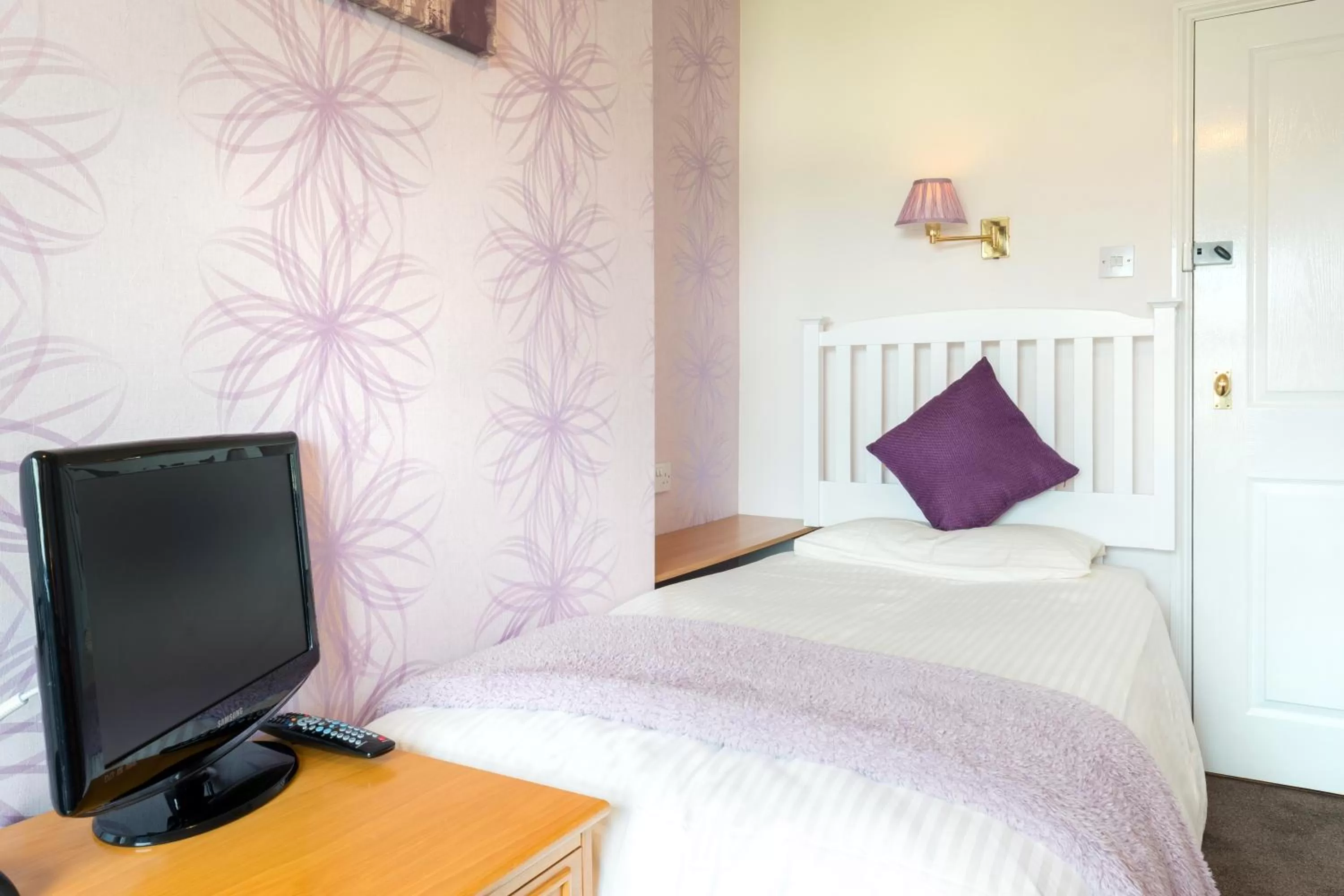 Bedroom, Bed in Marine Hotel