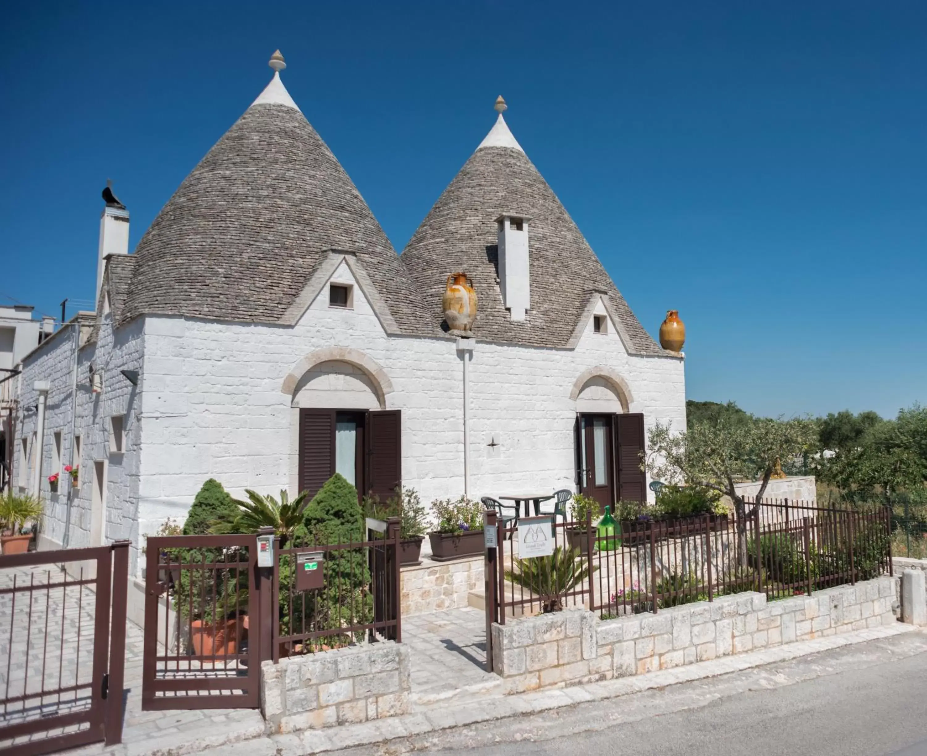Grandi Trulli Bed & Breakfast Grandi Trulli Bed & Breakfast