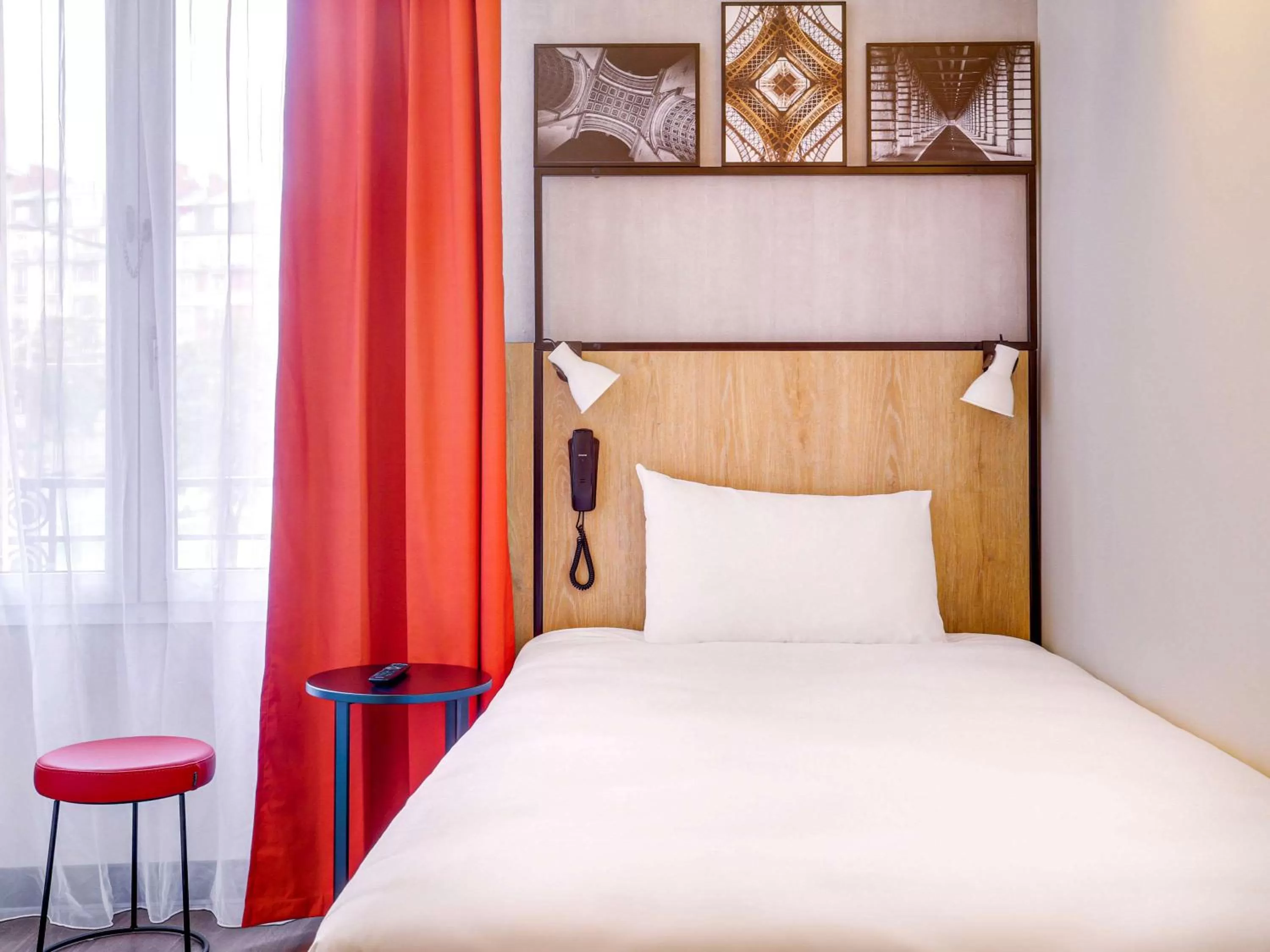 Photo of the whole room, Bed in ibis Daumesnil Porte Doree