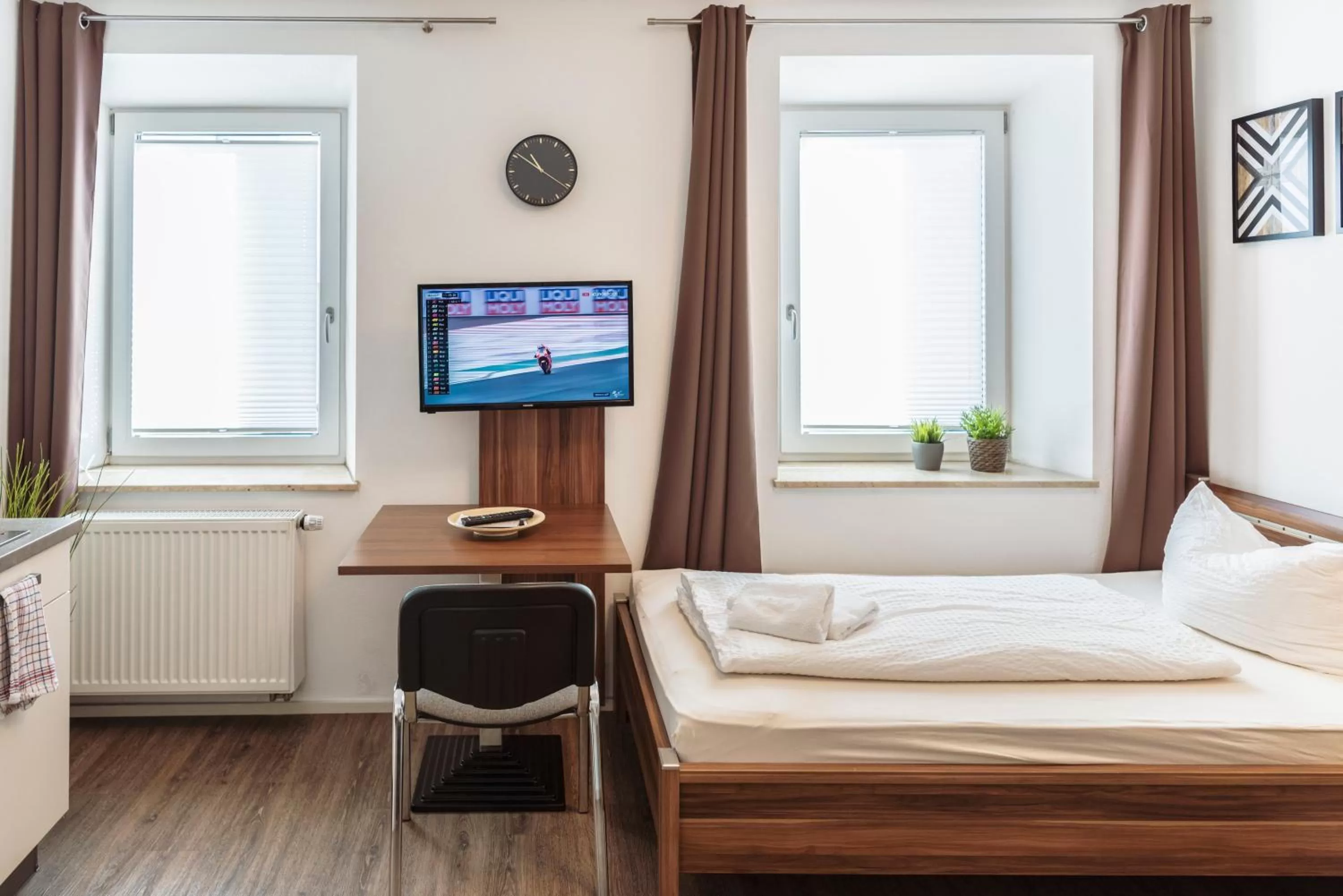 Photo of the whole room, Bed in greenpartment Boardinghouse Neustadt