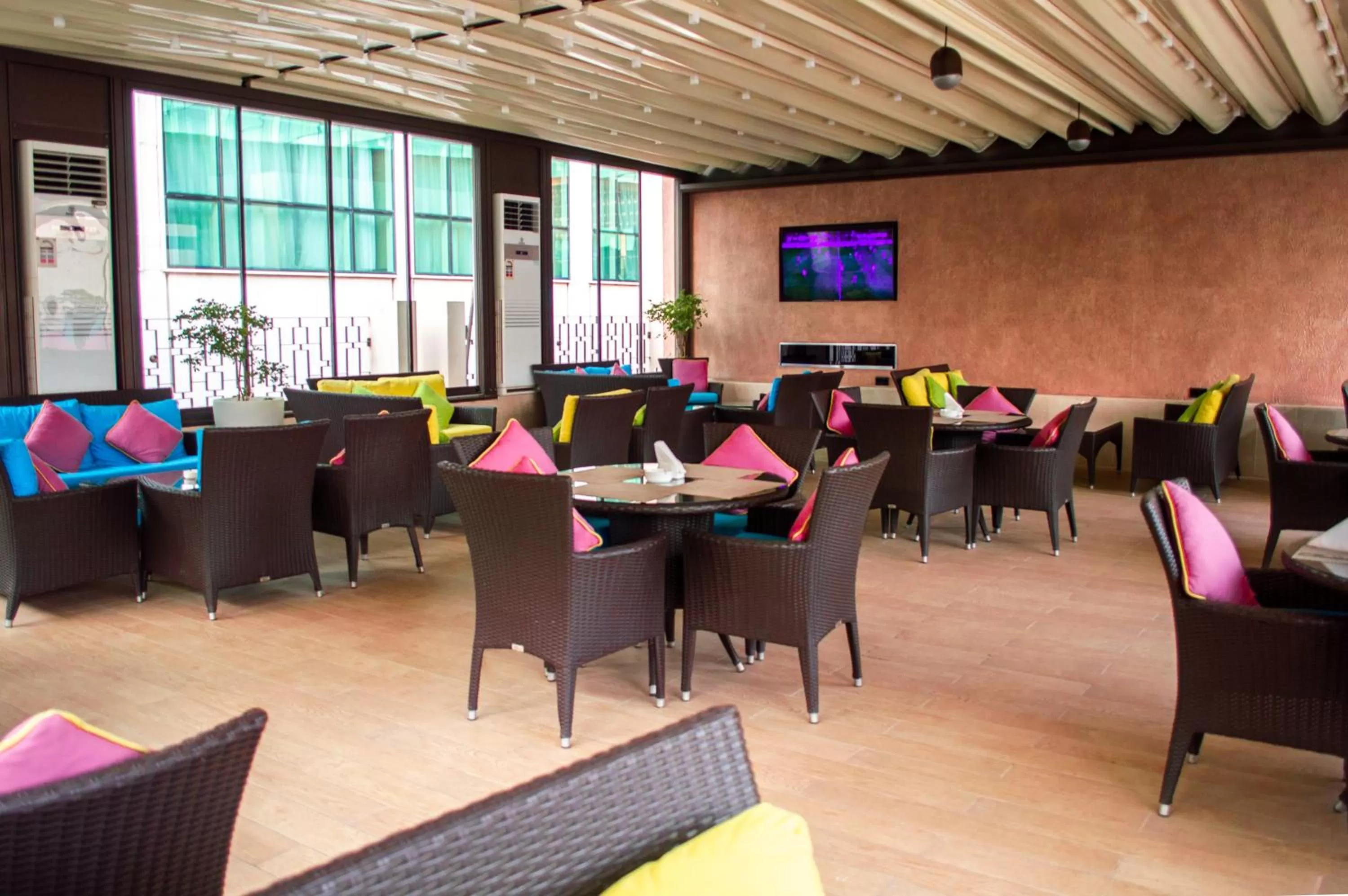 Restaurant/places to eat in Crowne Plaza Jeddah by IHG