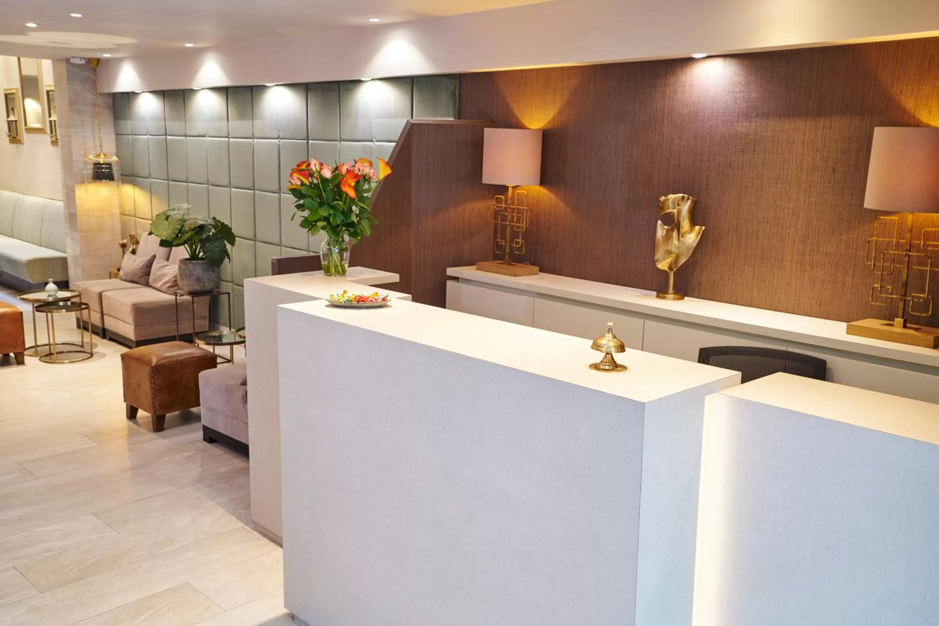 Lobby or reception in Hotel The Bird