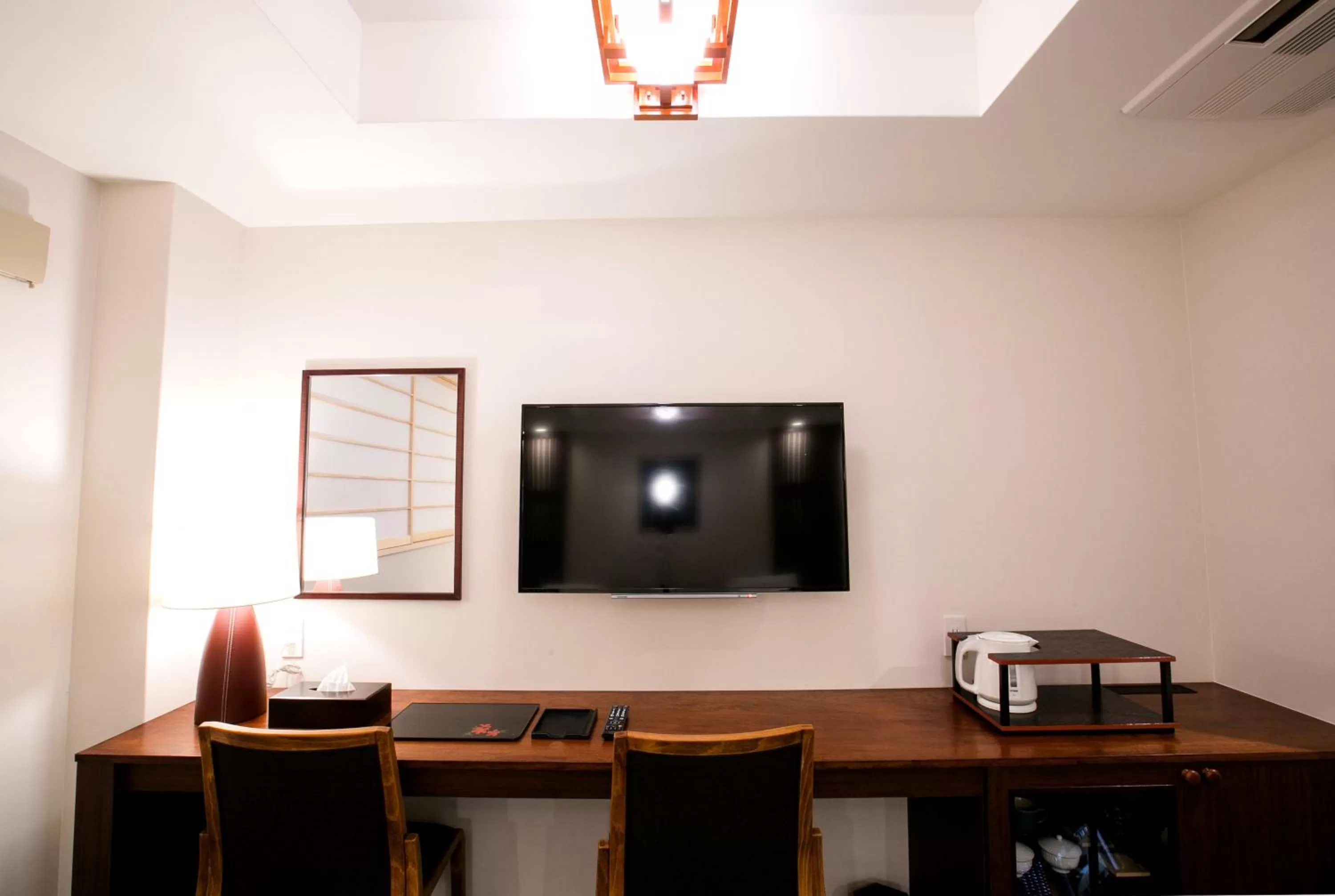 TV and multimedia in Kyoto Kamanza Hotel