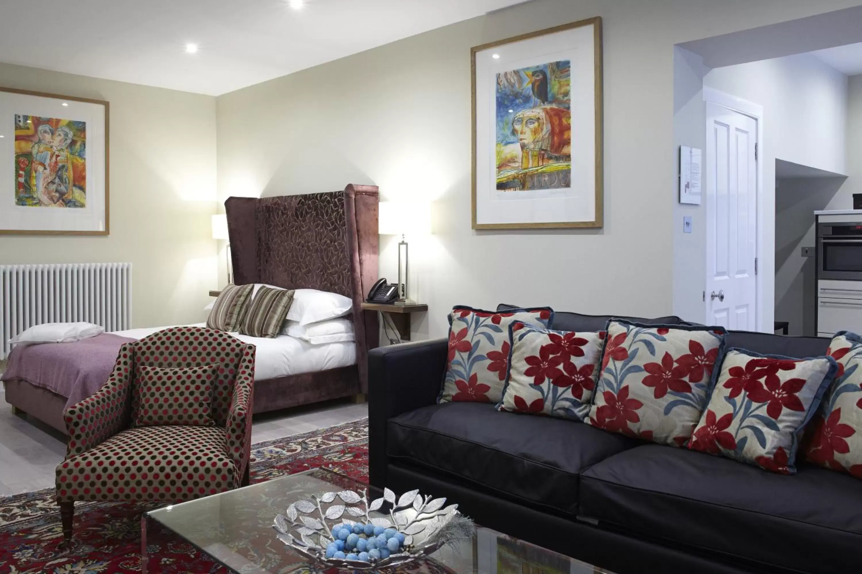 Studio Apartment with Lower ground floor access. Limited Views. in 24 Royal Terrace Studio Apartment with Lower ground floor access. Limited Views. in 24 Royal Terrace