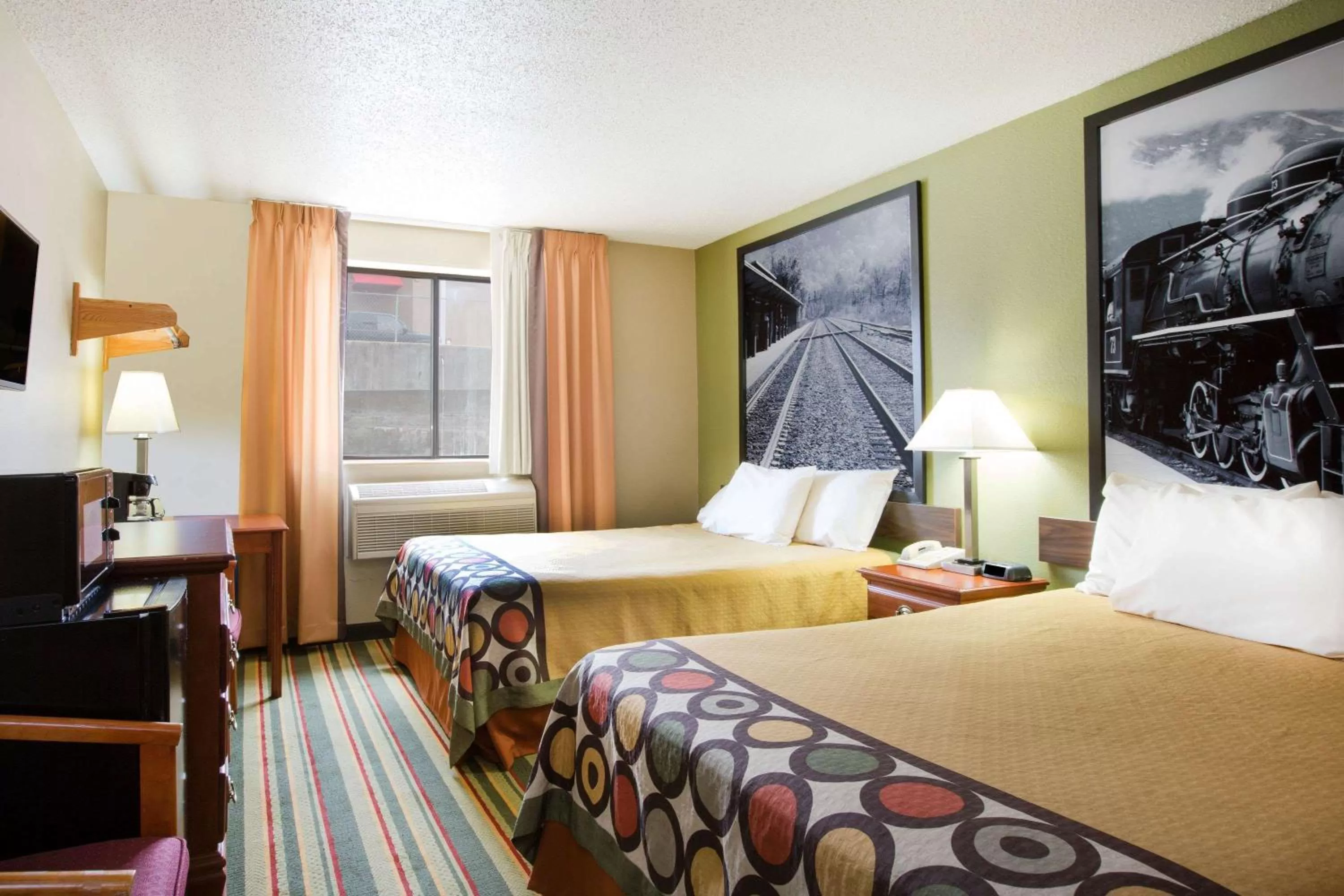 Photo of the whole room in Super 8 by Wyndham Beckley