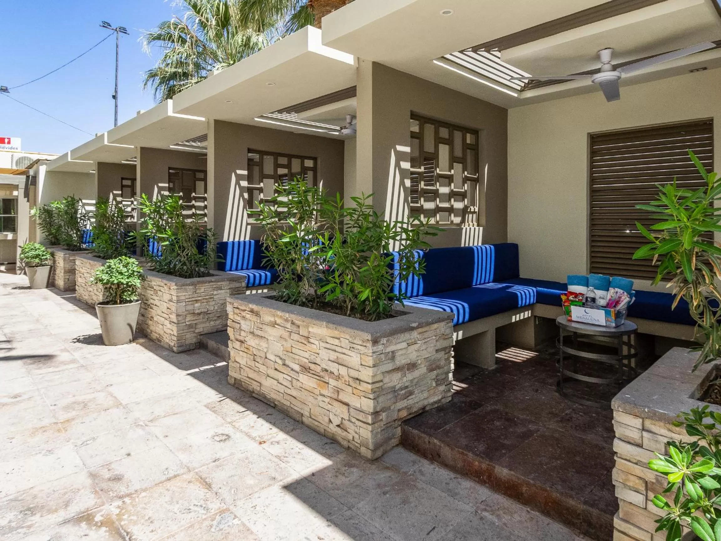 Patio, Property Building in Hotel Mesaluna Near American Consulate