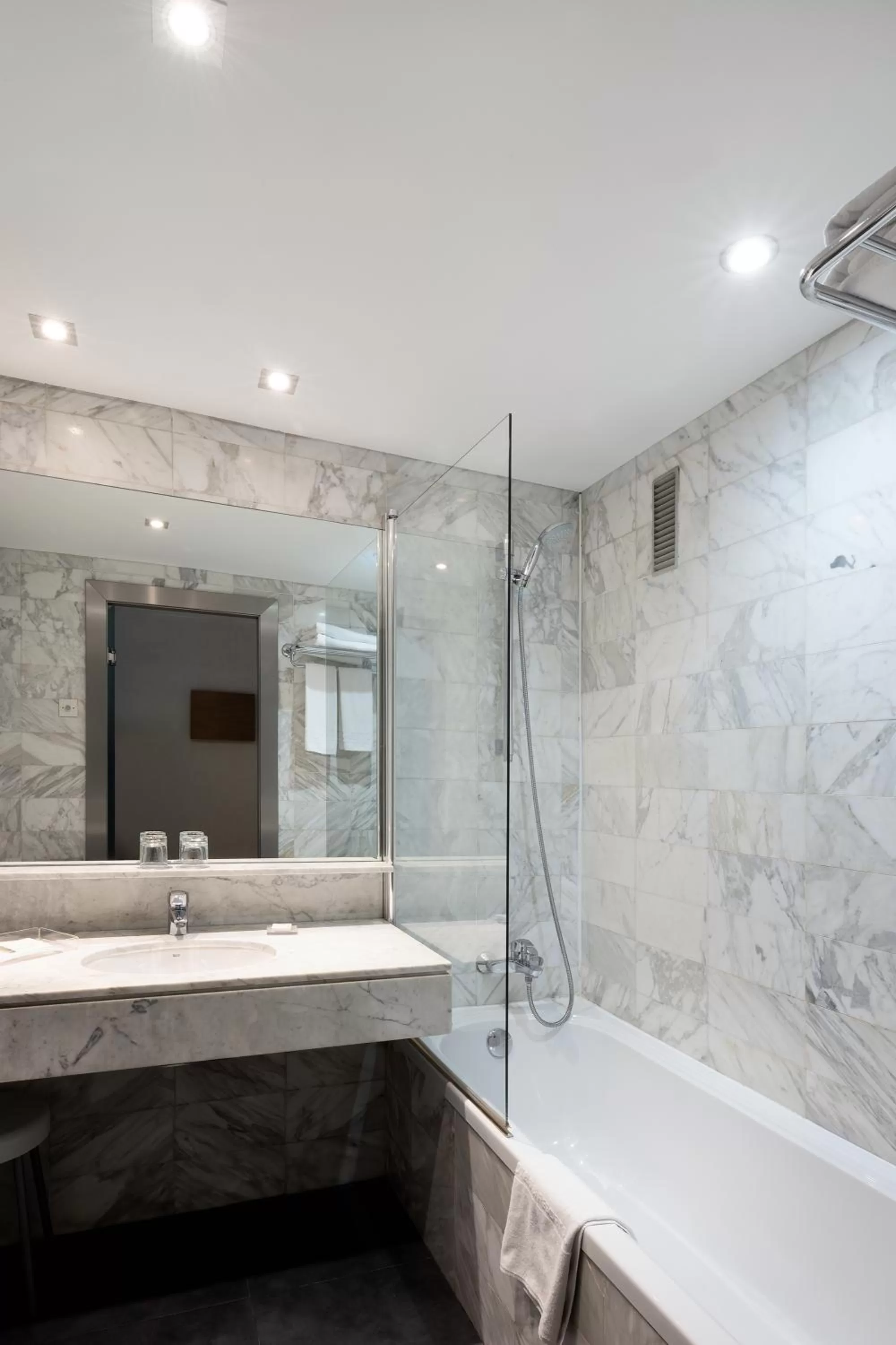 Bathroom in Catalonia Albeniz