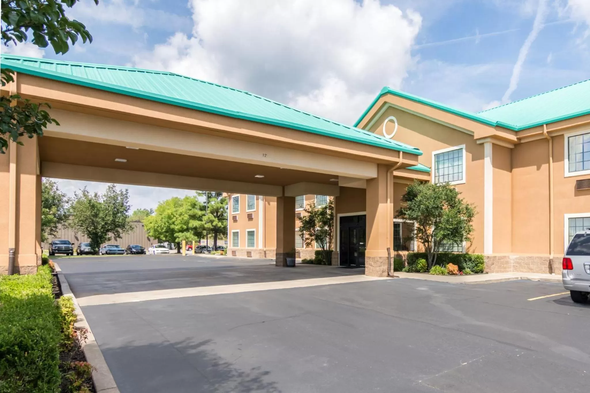 Property building in Quality Inn & Suites of Alma - Northeast from Fort Smith