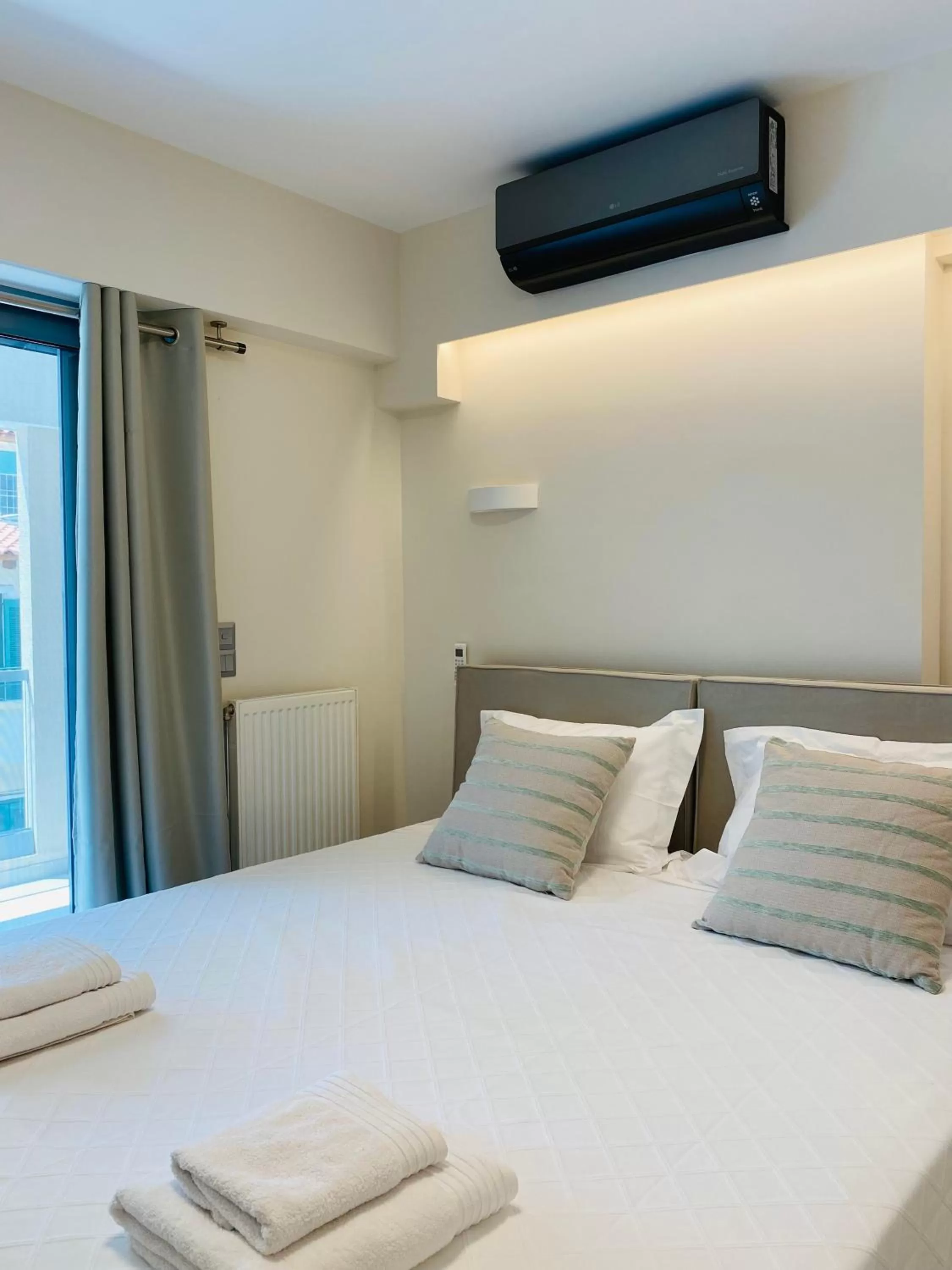 Deluxe Double or Twin Room with City View in Cottage Boutique Apartments Athens