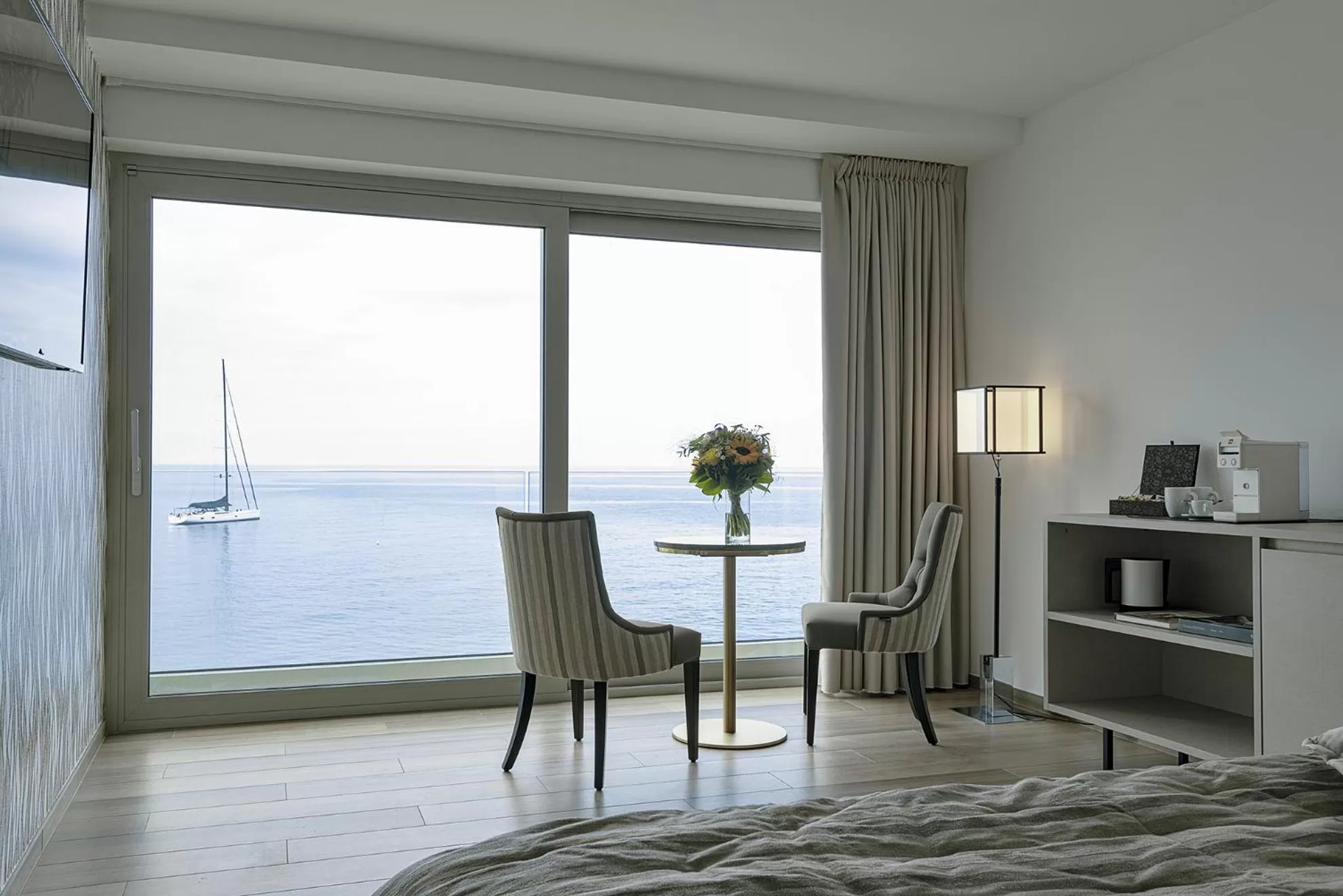 Coffee/tea facilities, Bed in Sublimis Boutique Hotel Adults-Only