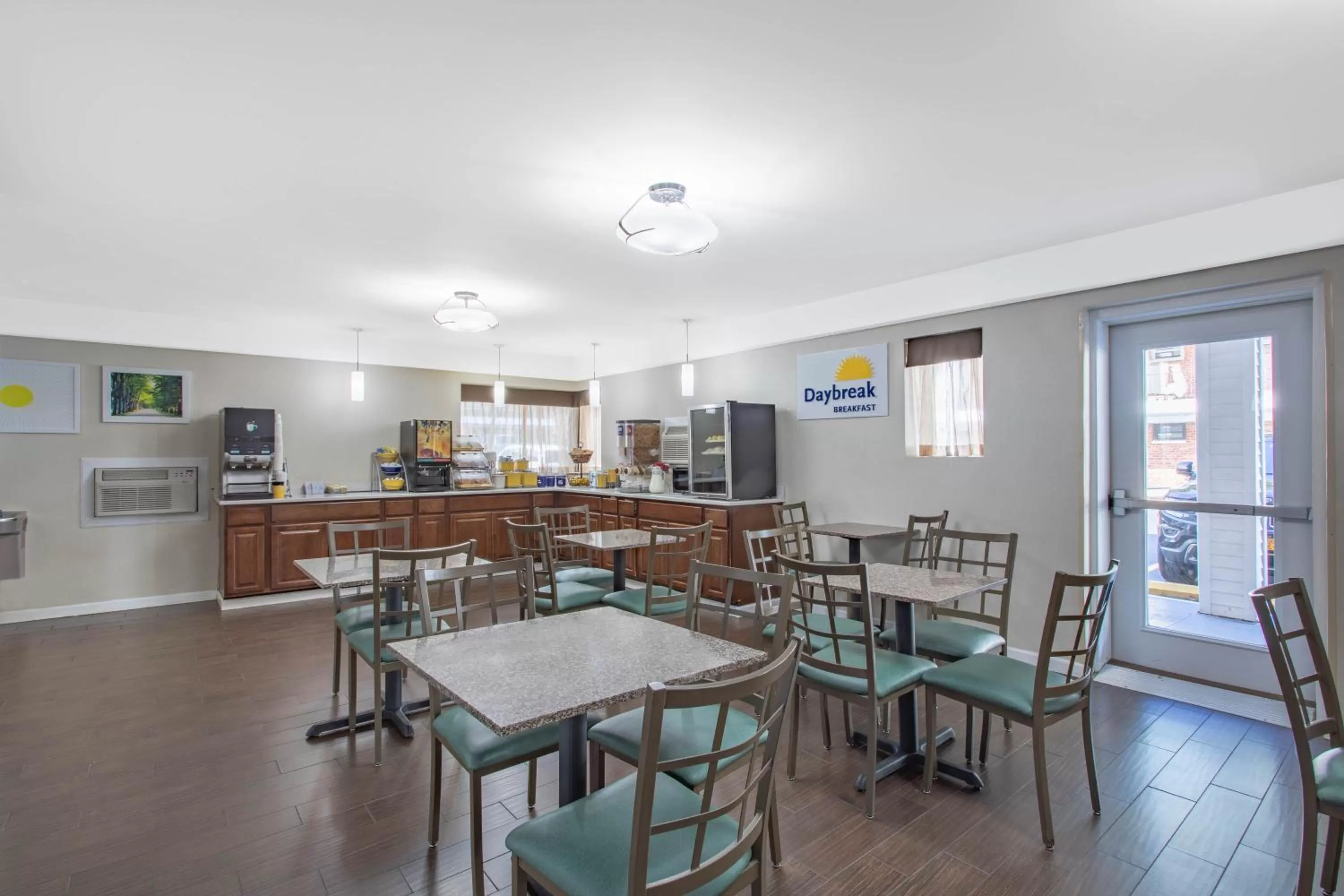 Restaurant/places to eat in Days Inn by Wyndham Elmsford