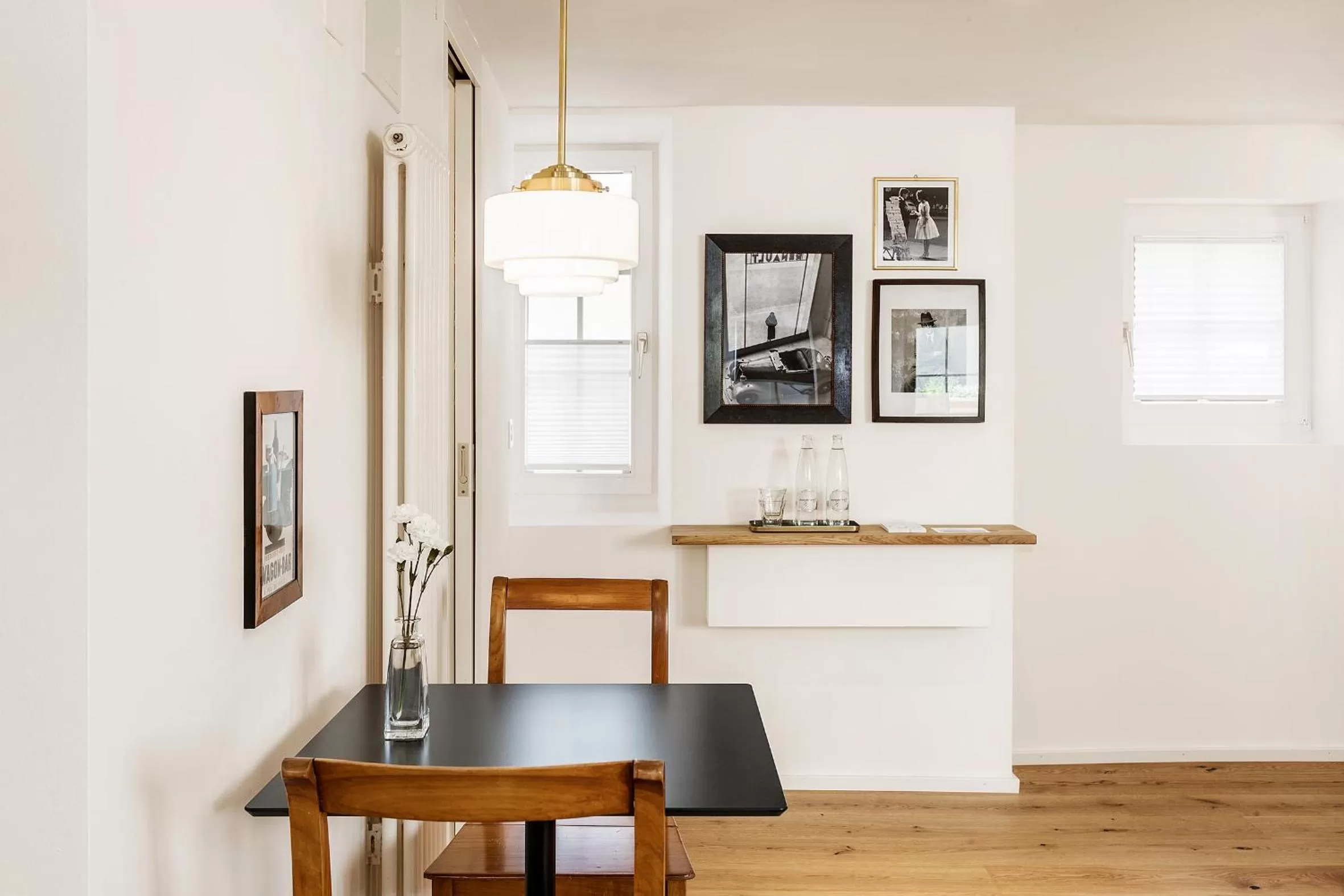 Photo of the whole room, Dining Area in Montmartre