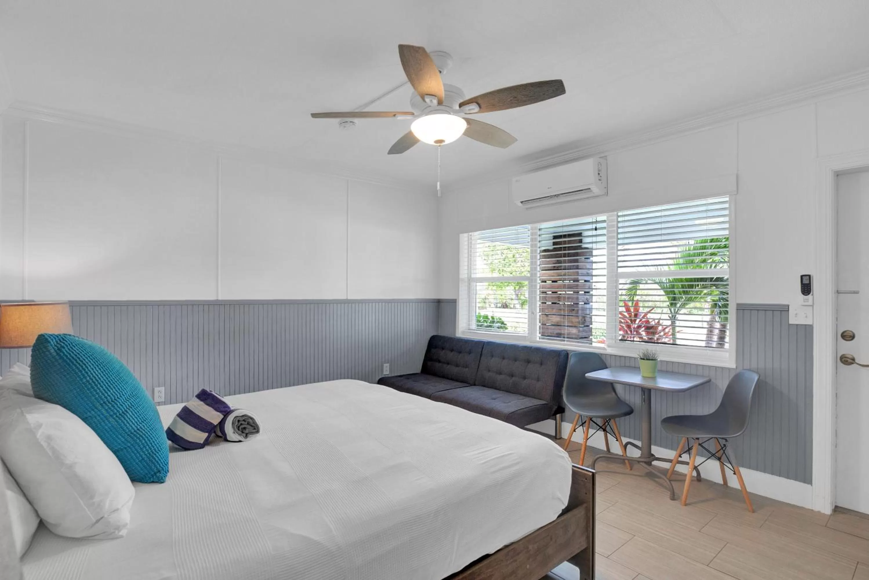 Seating area, Bed in Seascape Resort & Marina