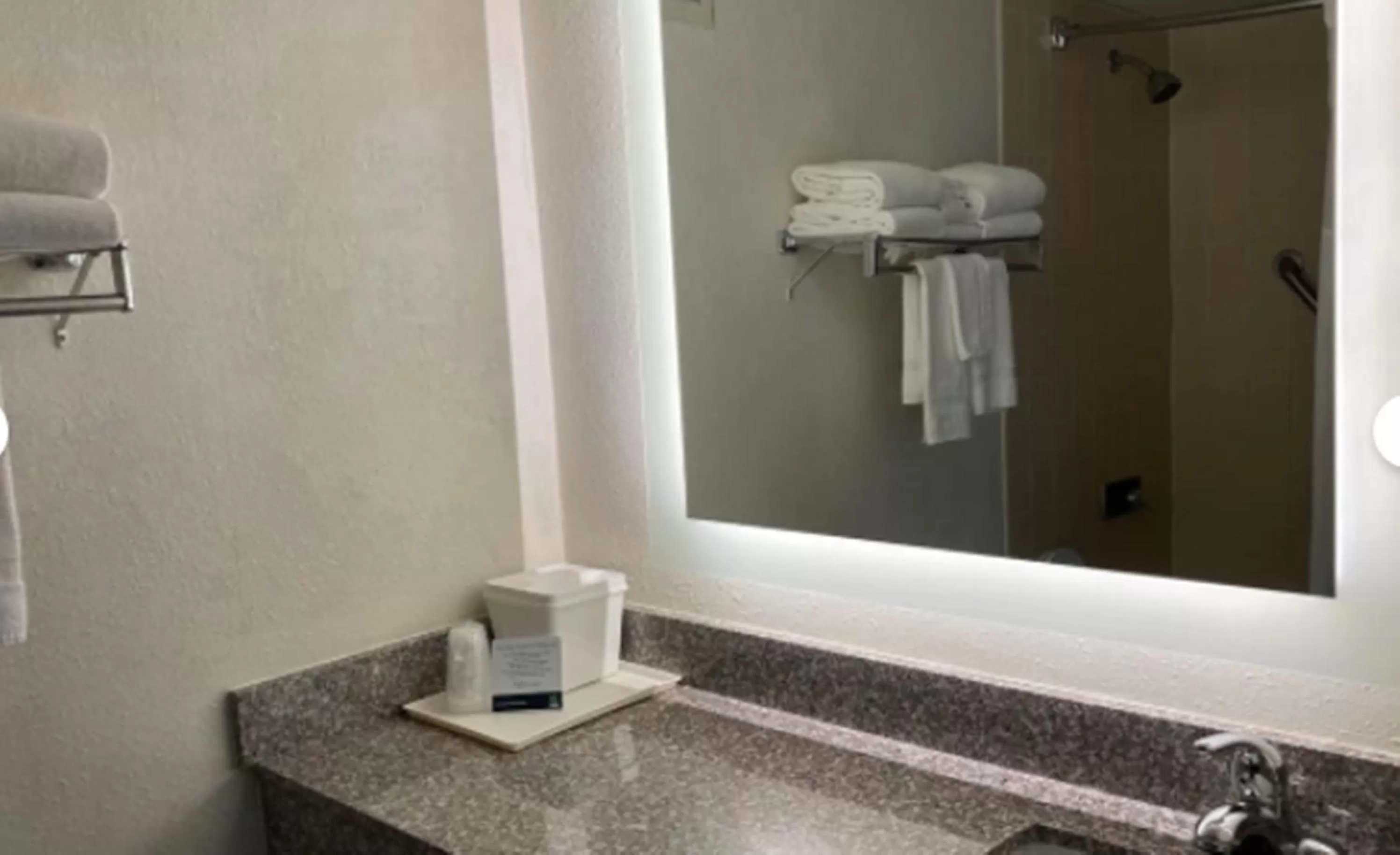 Bathroom in Quality Inn Somerset