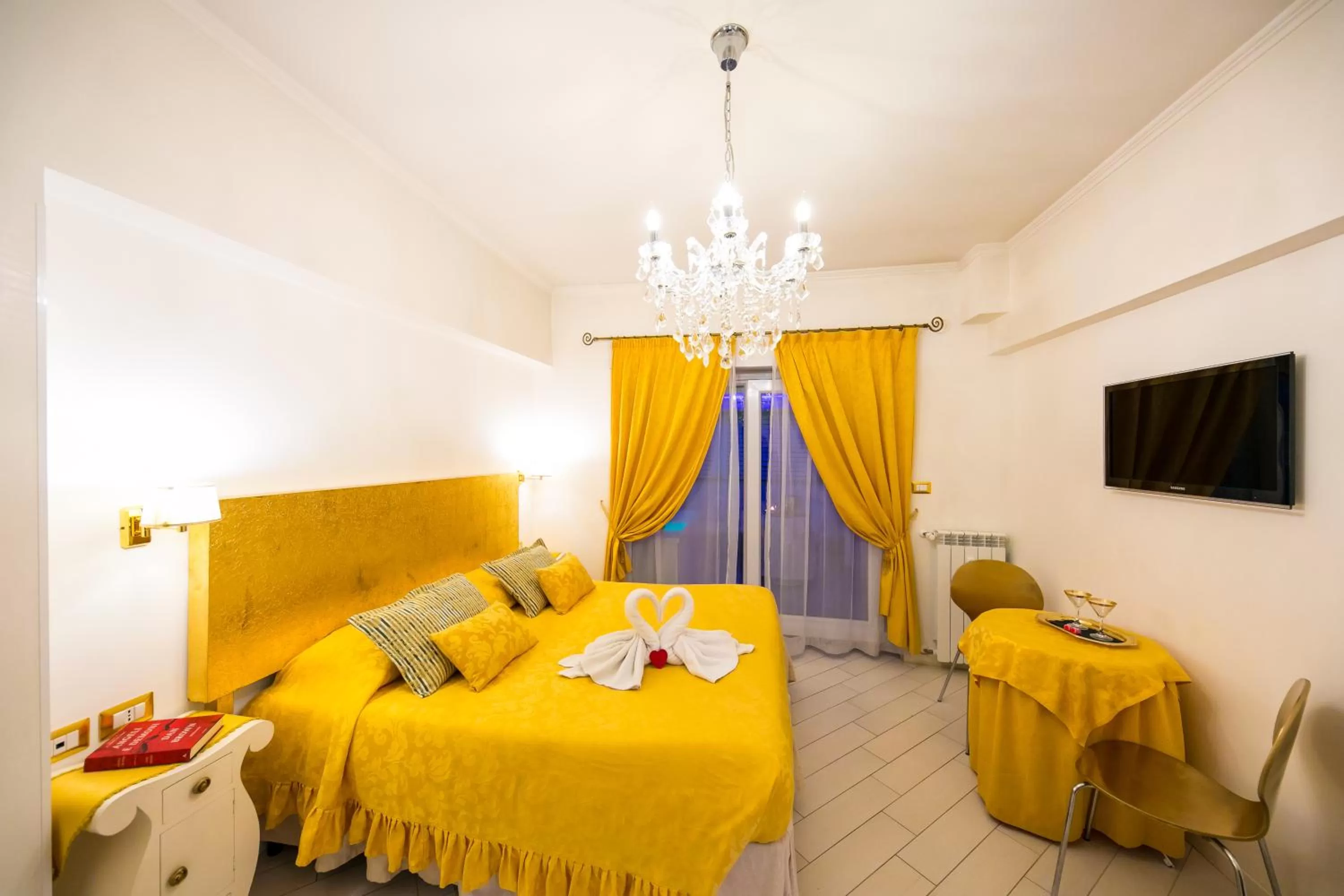 Photo of the whole room, Bed in Suites Roma Tiburtina