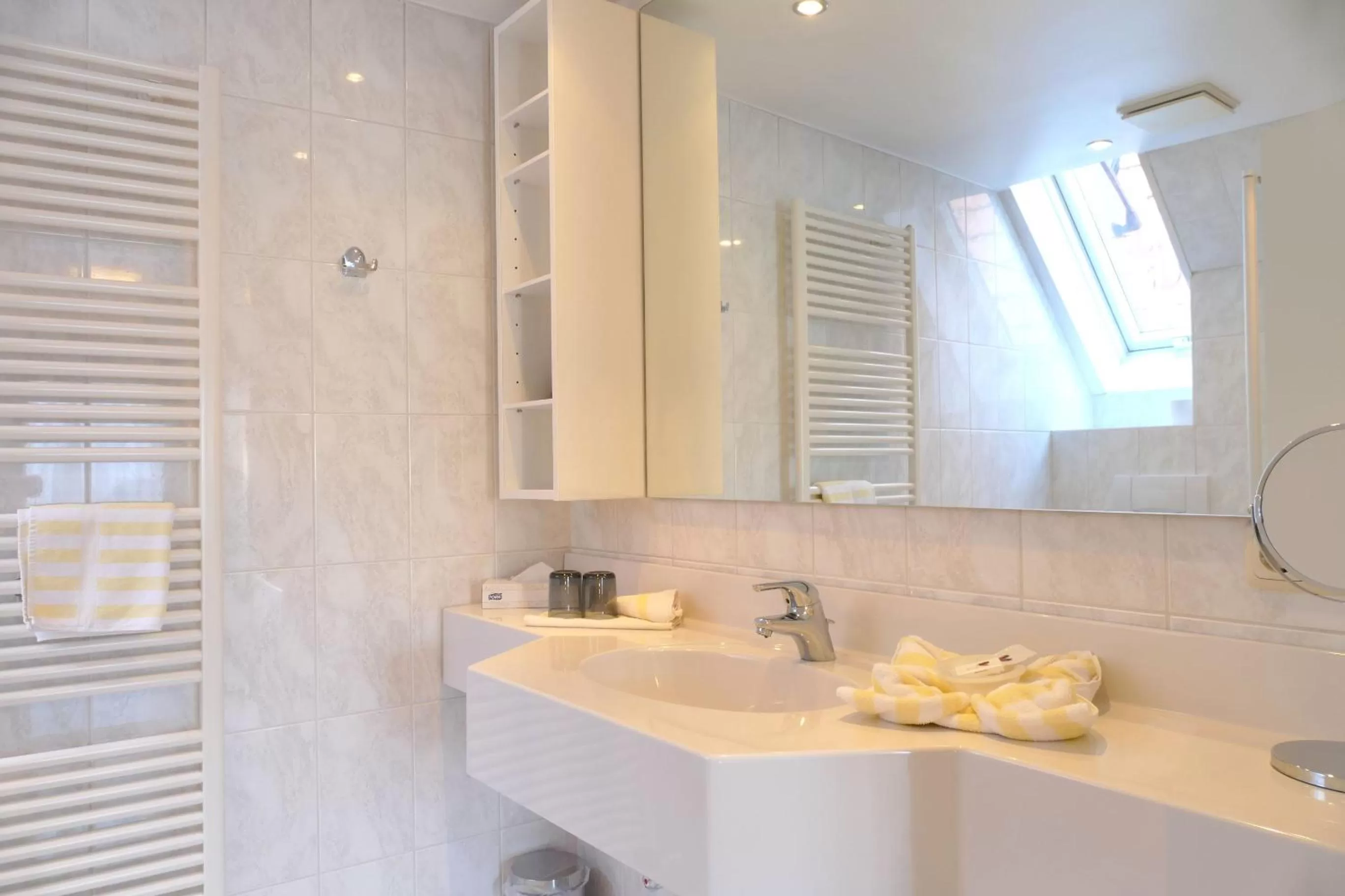 Bathroom in Altstadt-Hotel Zum Hechten