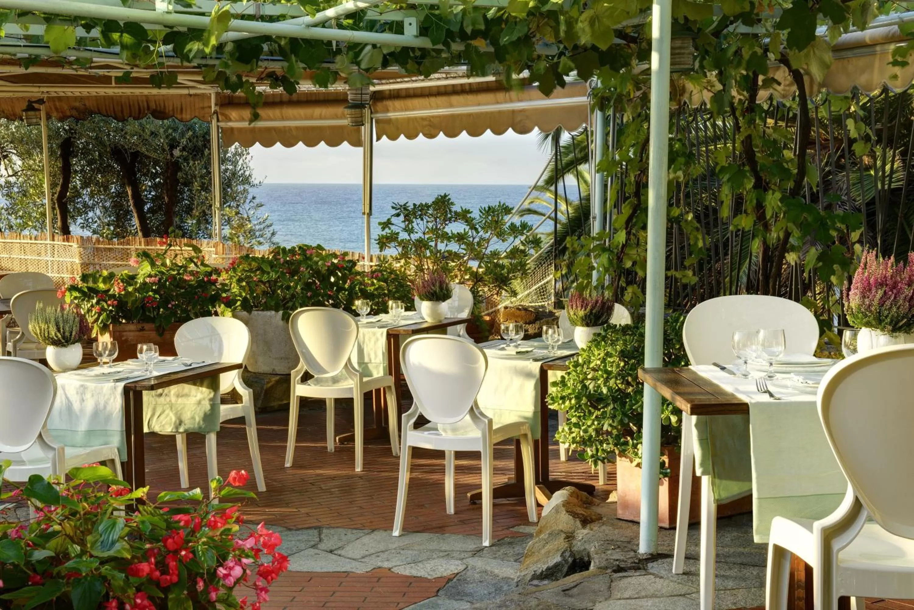 Restaurant/places to eat in Royal Hotel Sanremo