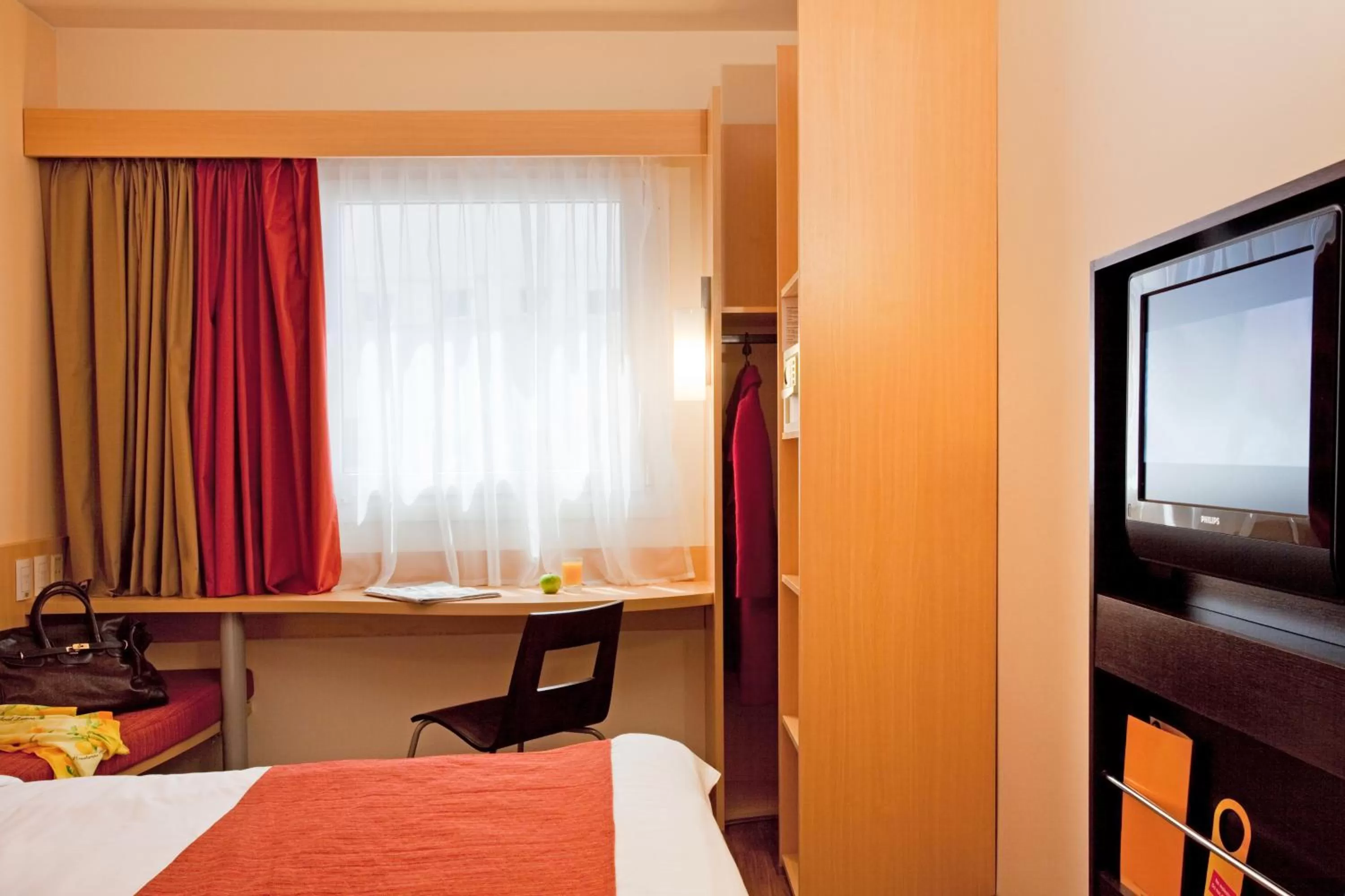 Bedroom, Bed in ibis Buenos Aires Obelisco