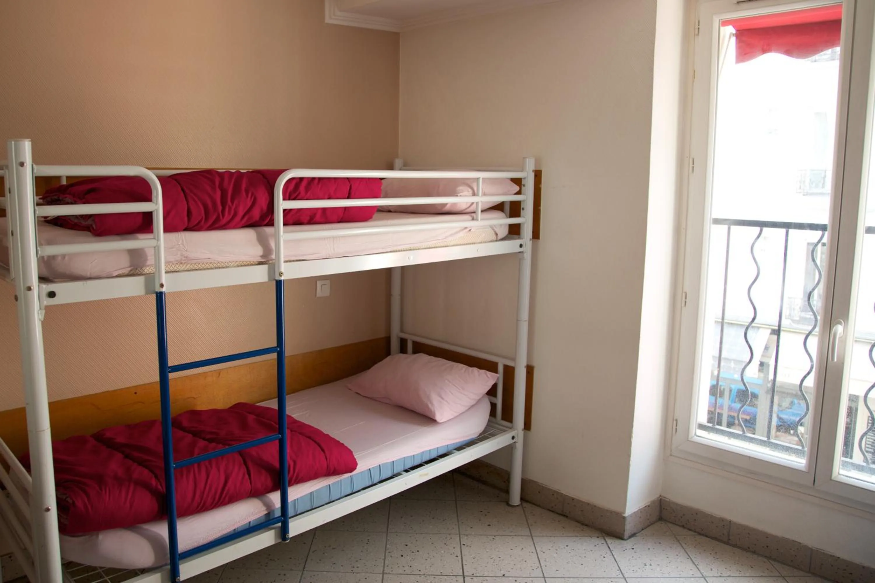 bunk bed, Bed in Bastille Hostel