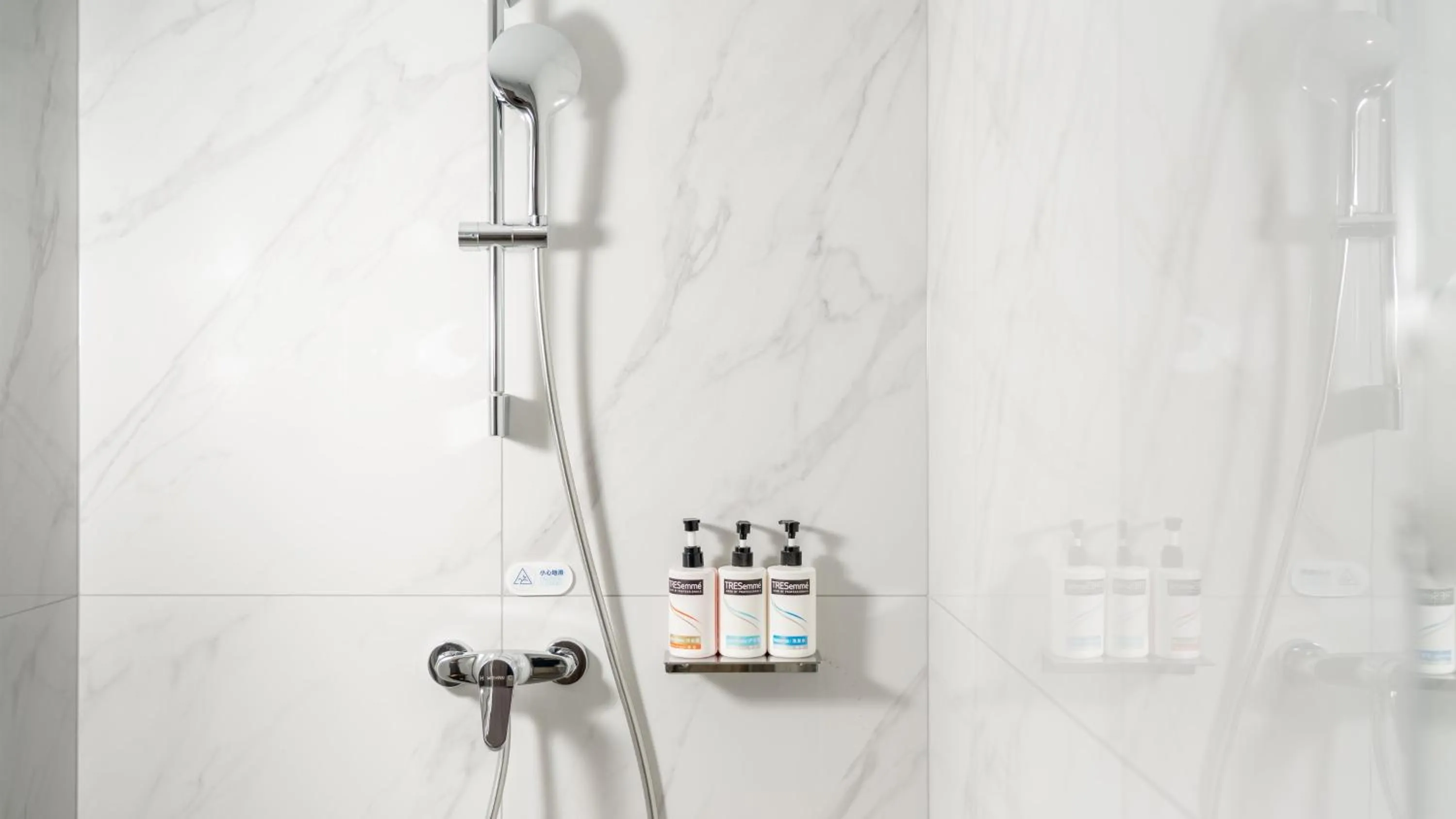 Photo of the whole room in Holiday Inn Express Chengdu Pidu by IHG