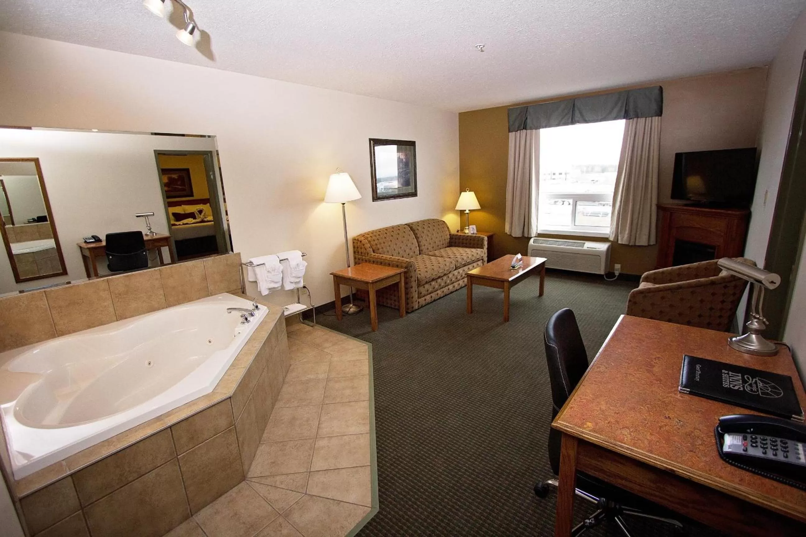 Bedroom, Bed in Service Plus Inns & Suites Drayton Valley