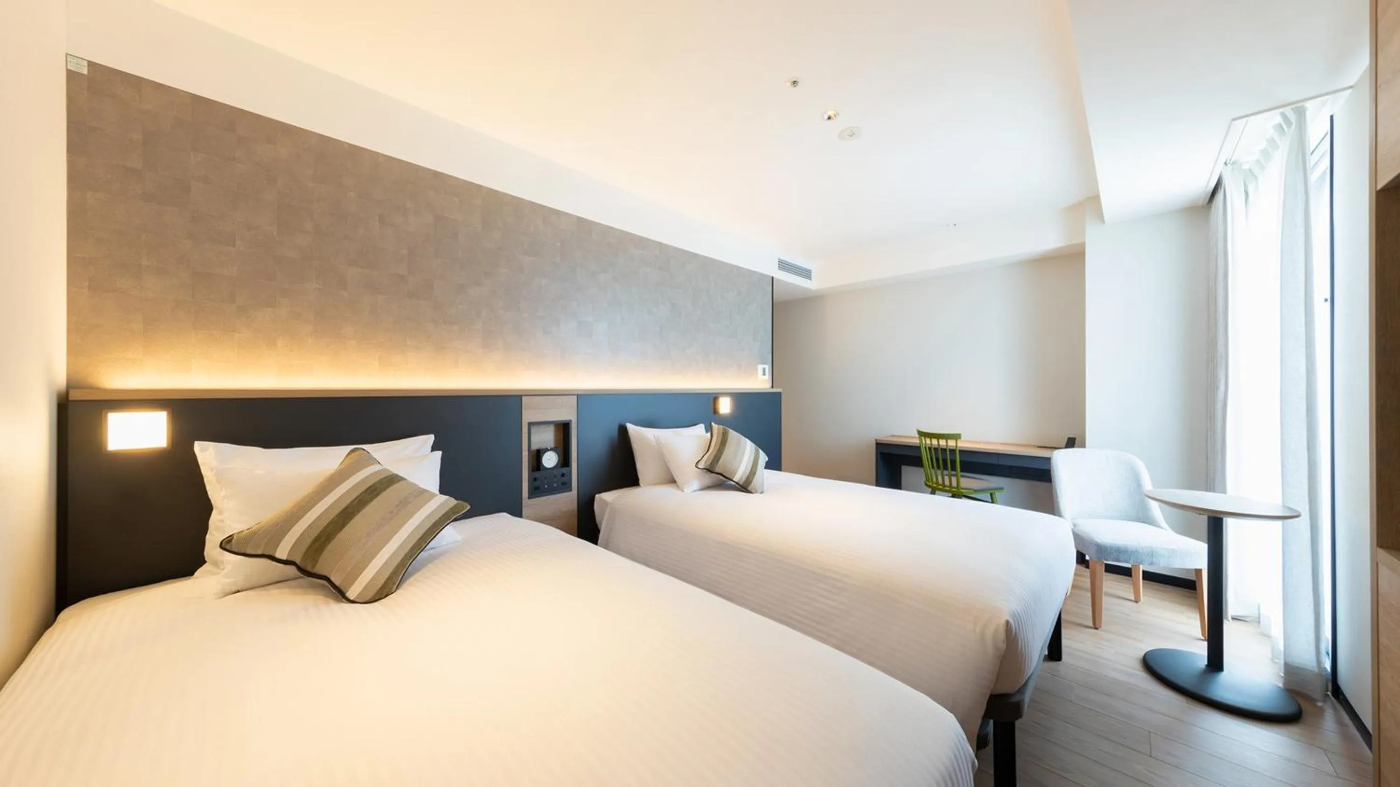 Bed in JR-East Hotel Mets Yokohama