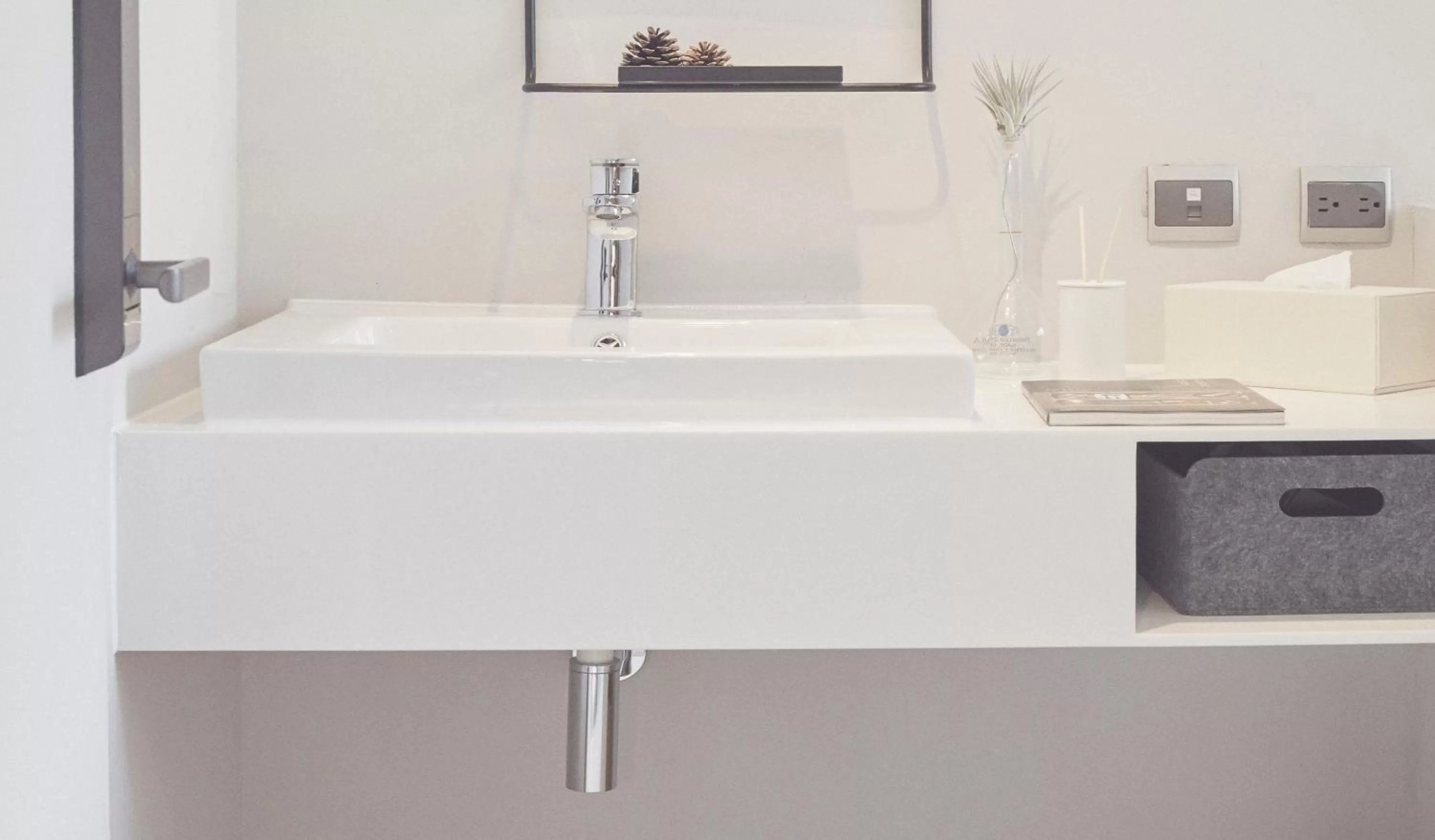 Decorative detail in The Door Inn