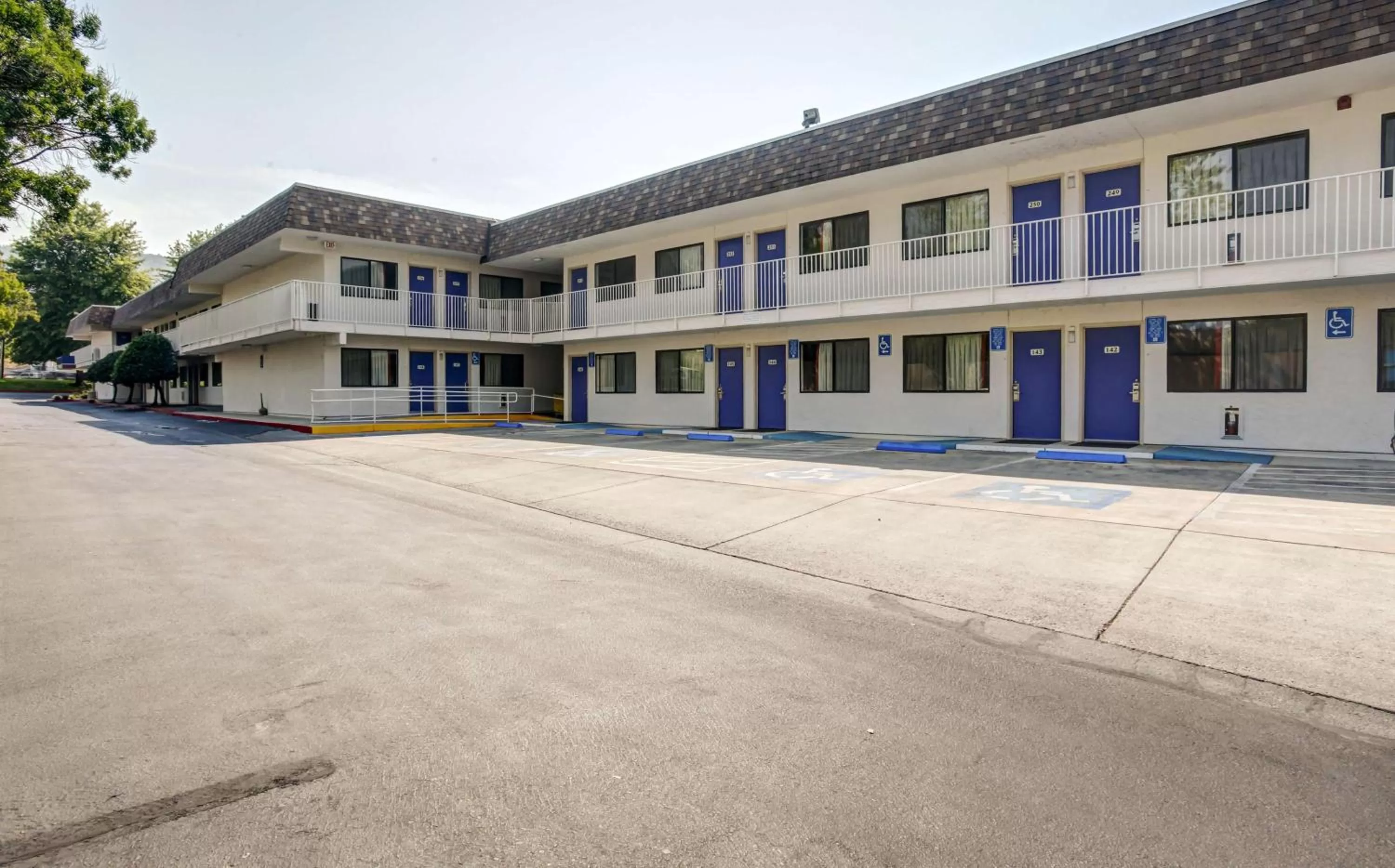 Property building in Motel 6-Grants Pass, OR