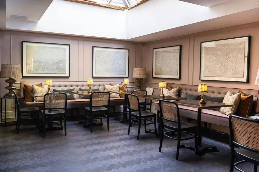 Restaurant/places to eat in The Tophams Hotel