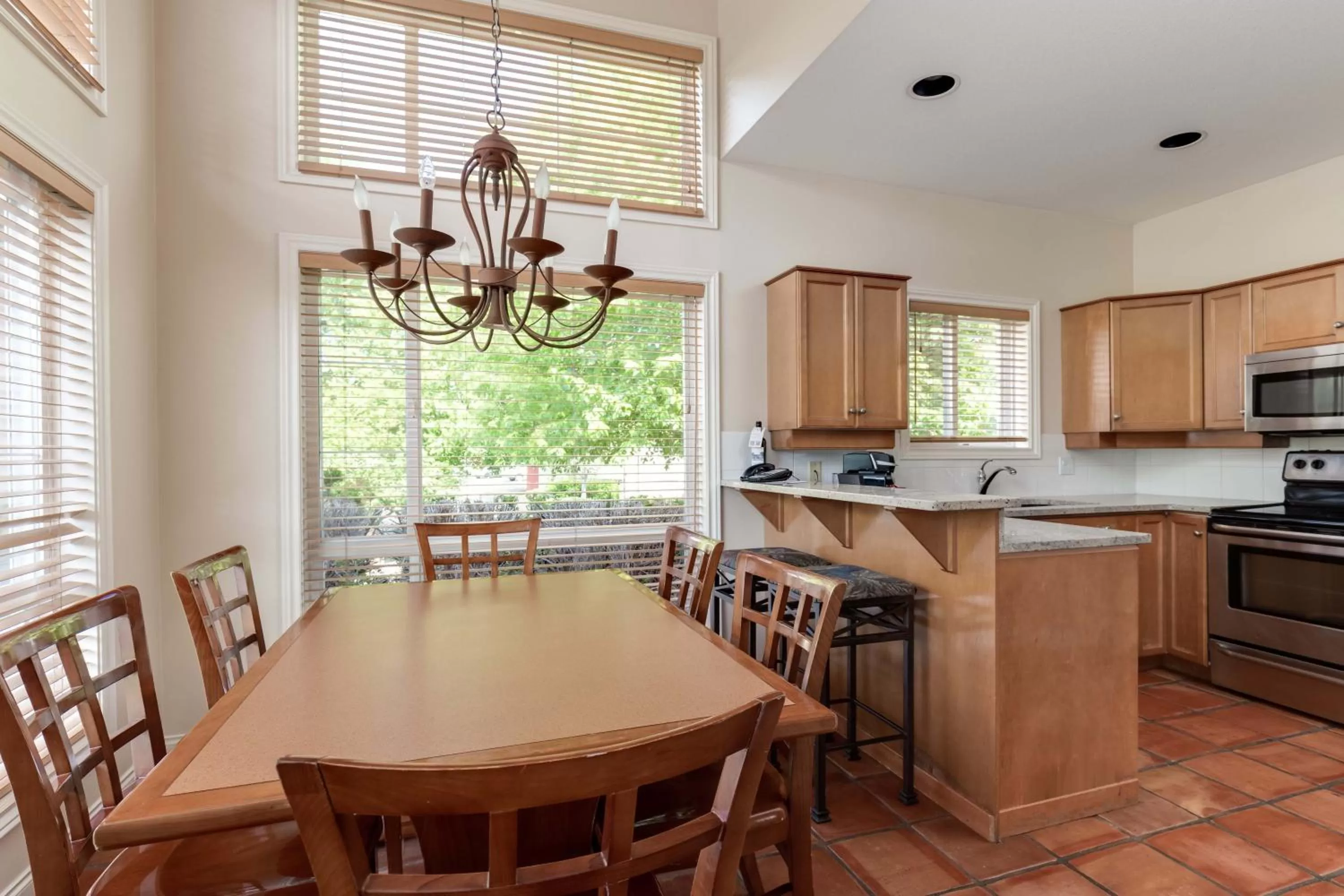 Dining area in Manteo at Eldorado Resort