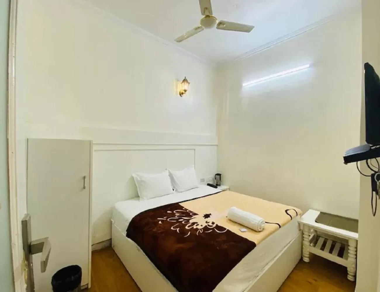 Bedroom, Bed in Hotel Diamond, Mussoorie