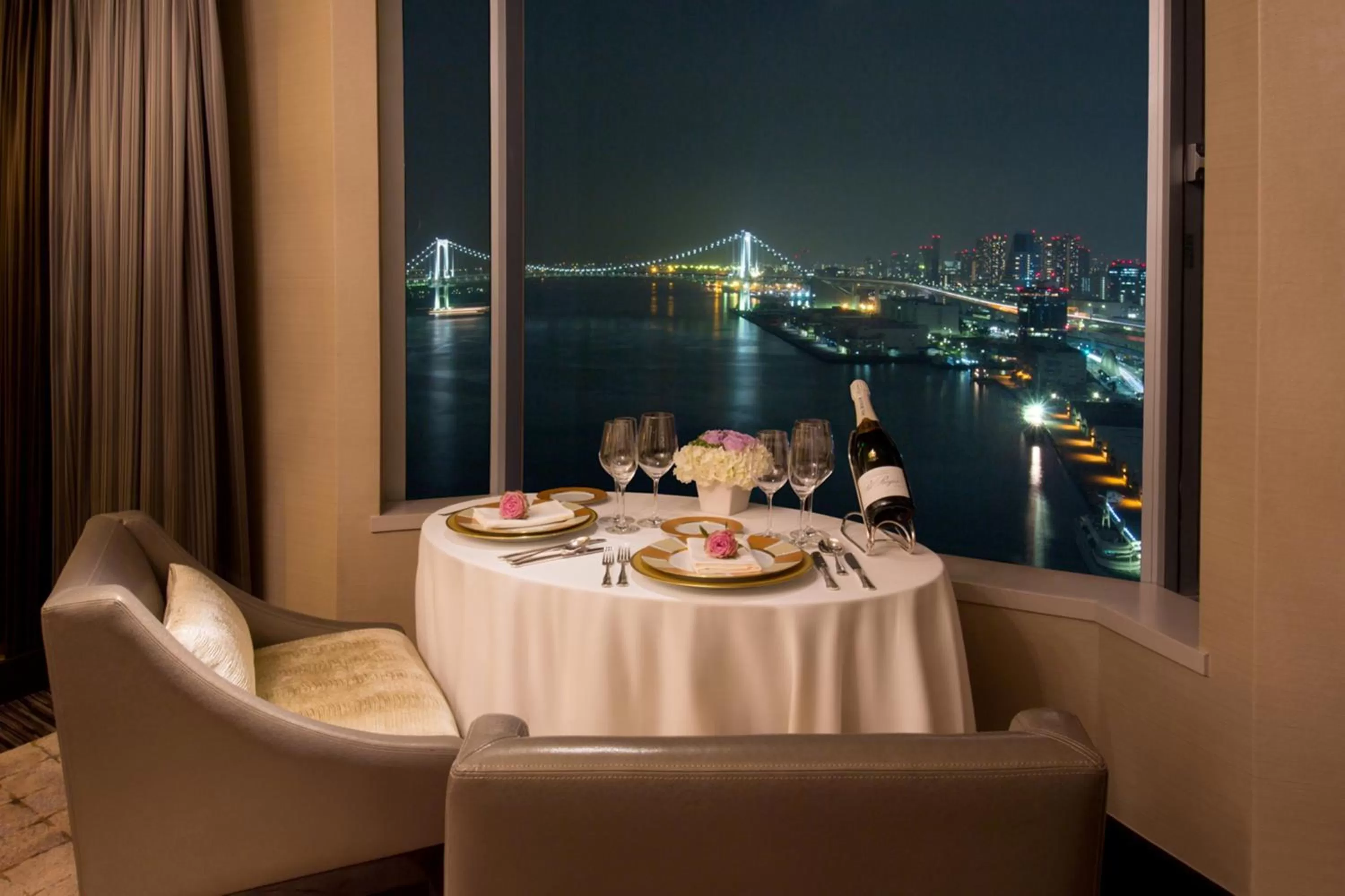 Photo of the whole room in InterContinental Tokyo Bay by IHG