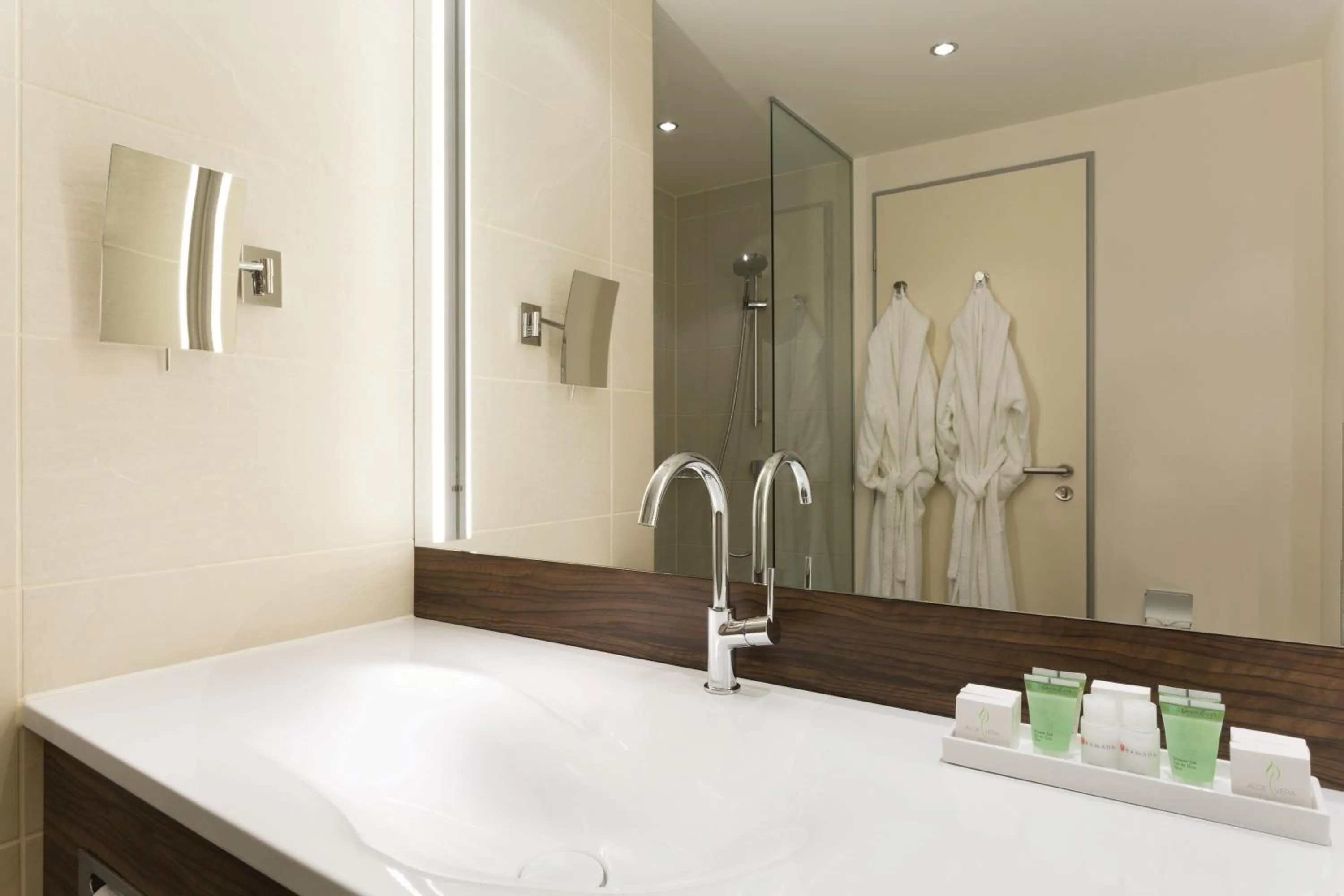 Bathroom in Hotel Ramada Pitesti