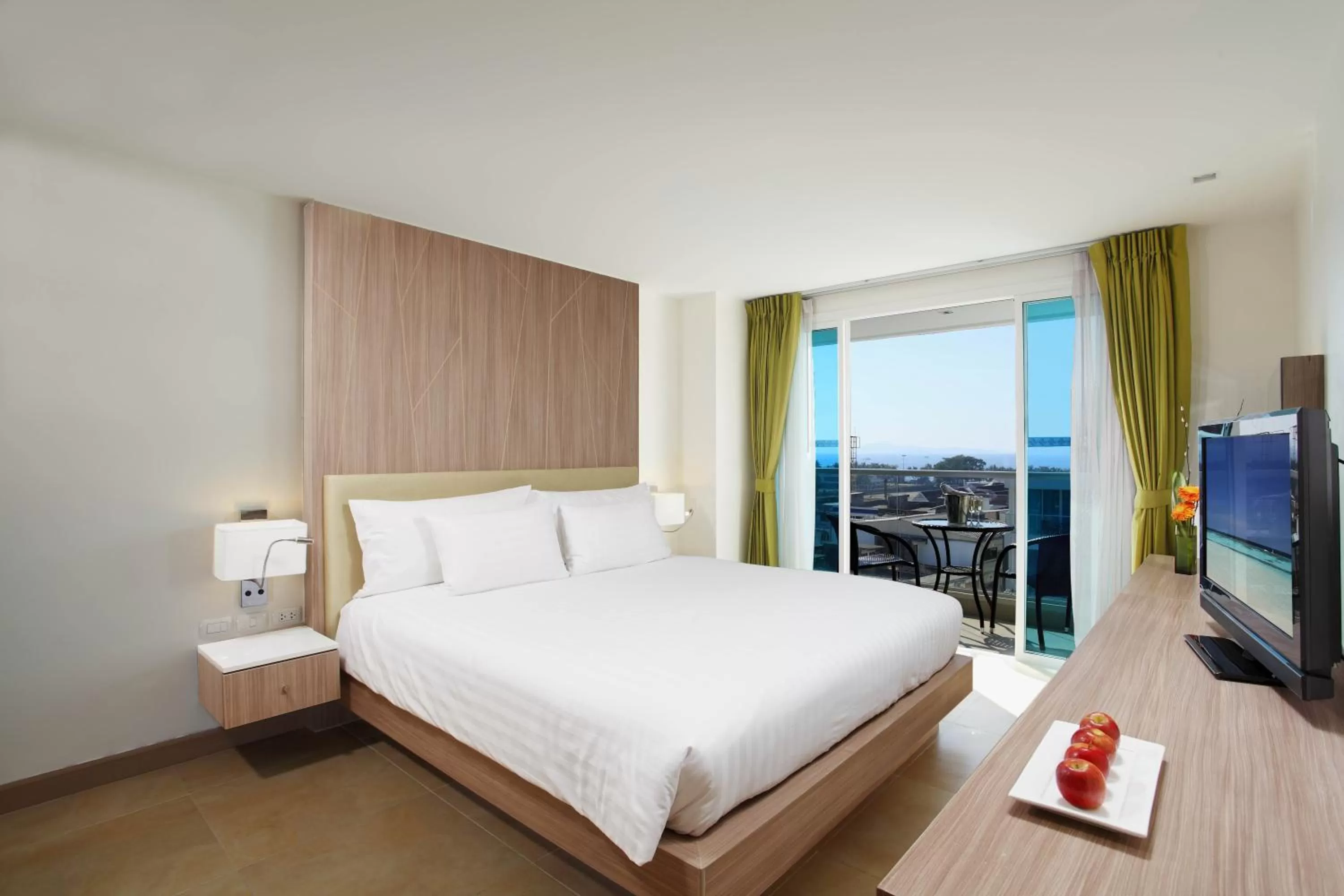 Photo of the whole room, Bed in Centara Pattaya Hotel